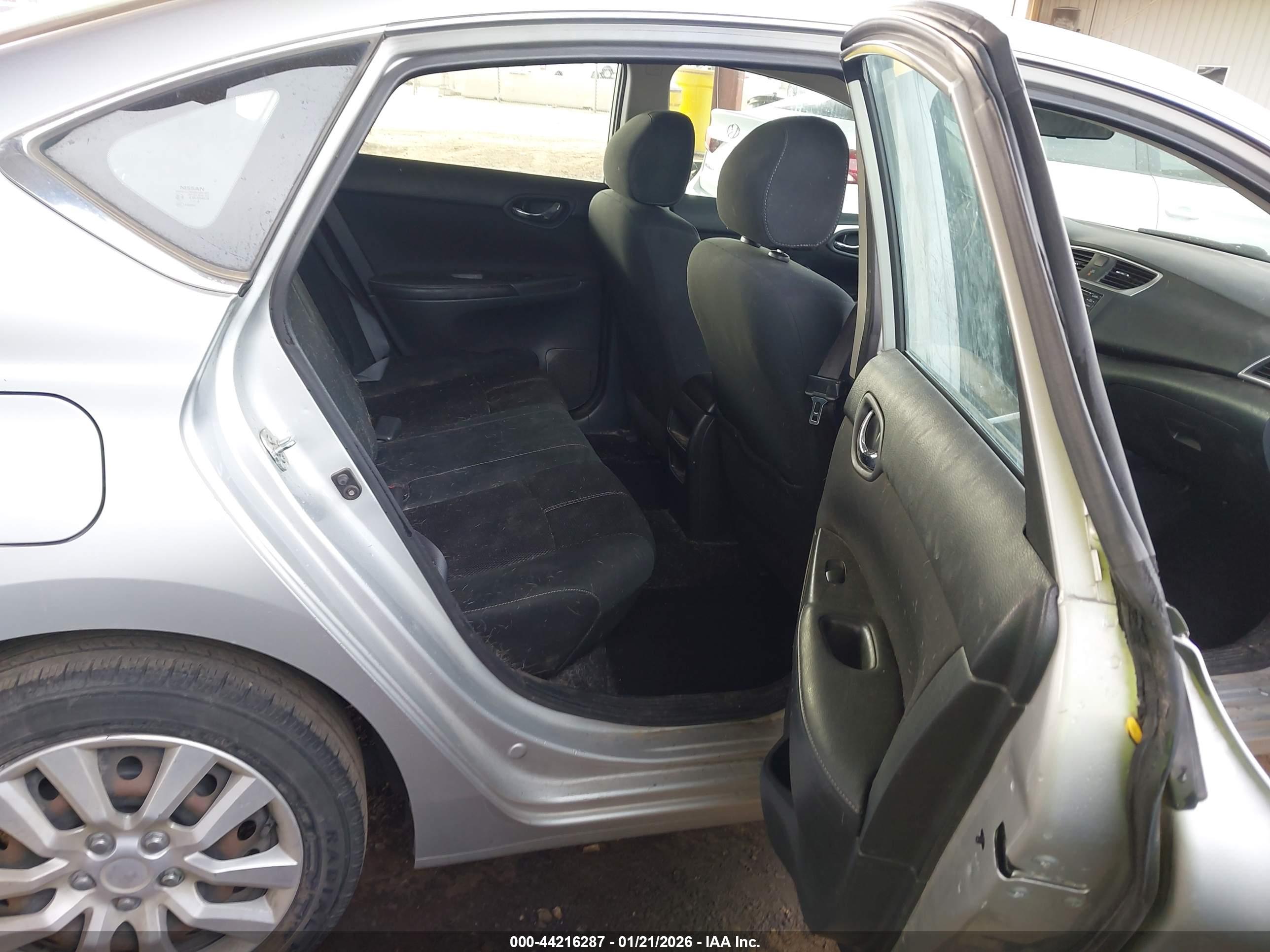 NISSAN SENTRA image 8