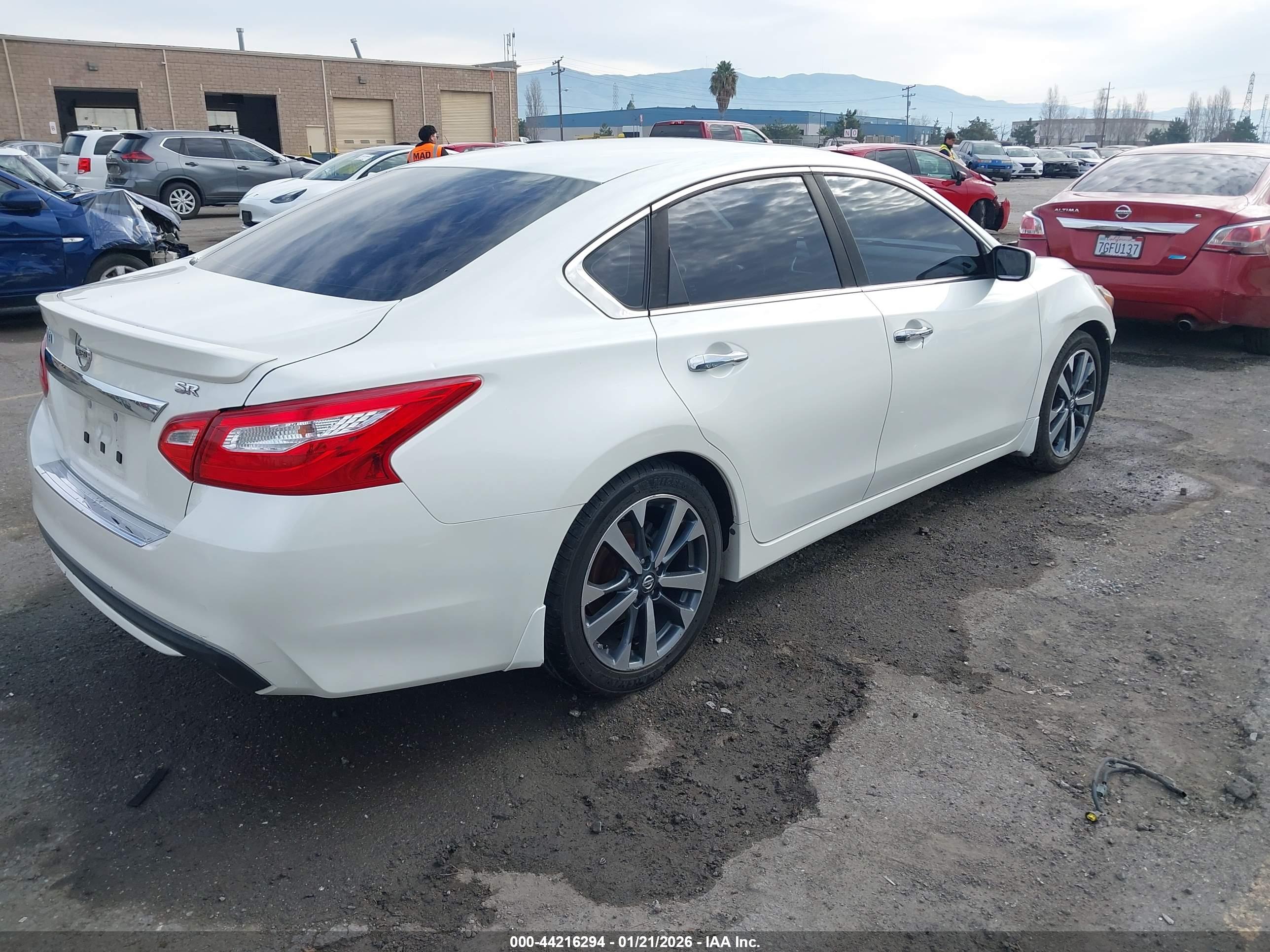 NISSAN ALTIMA image 4