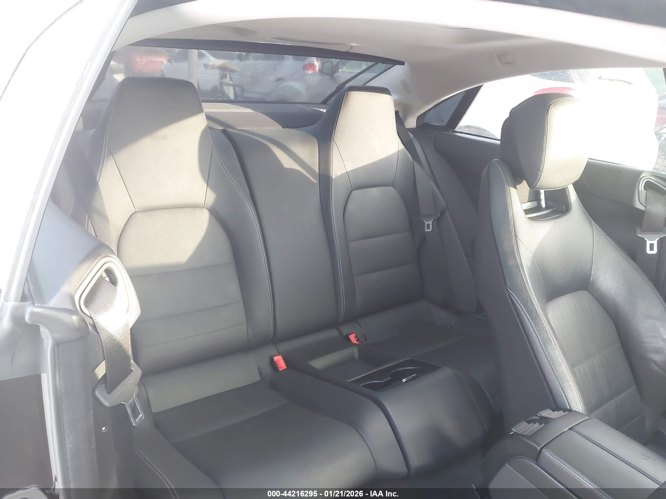 MERCEDES-BENZ E image 8