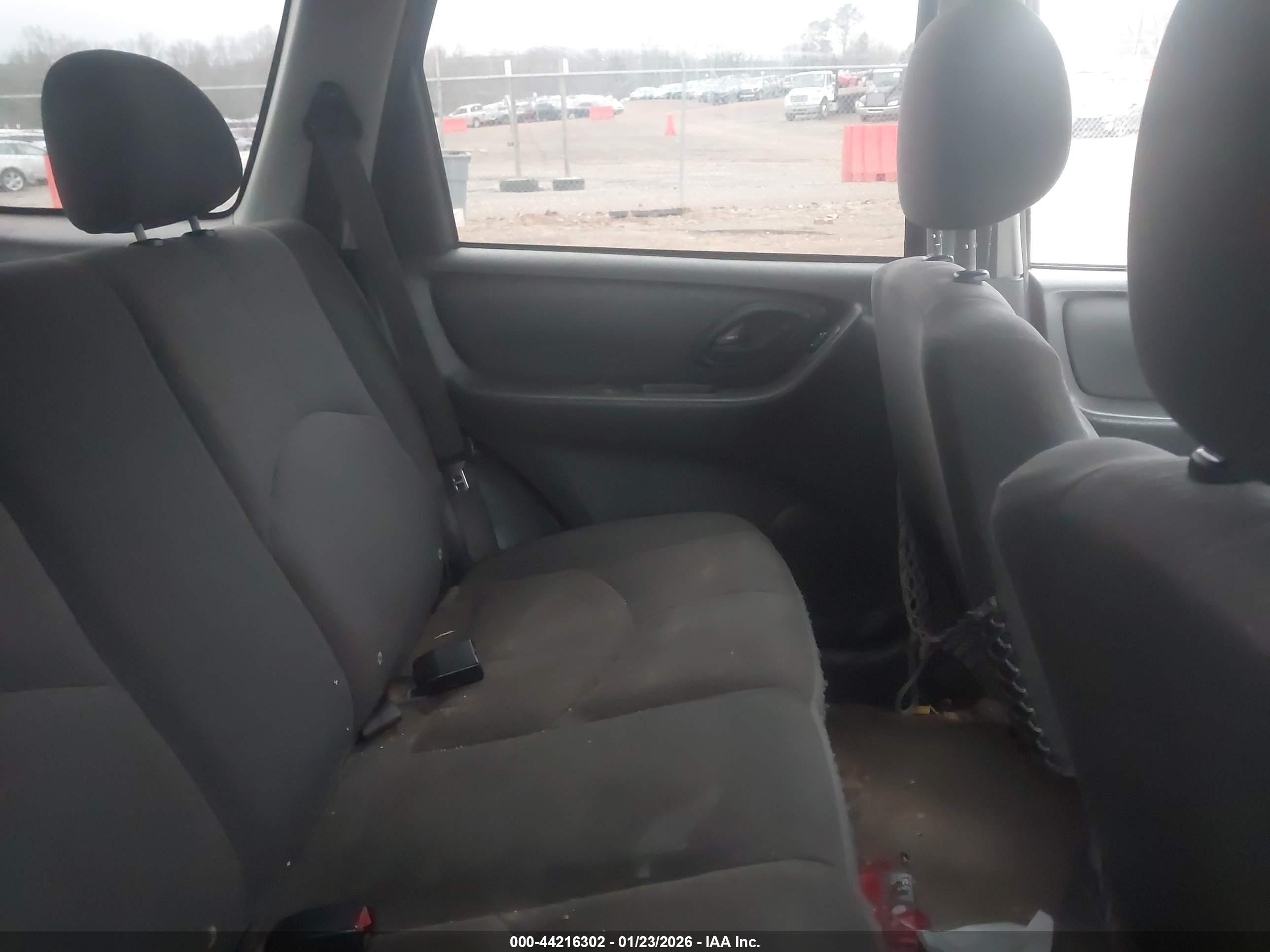 MAZDA TRIBUTE image 8