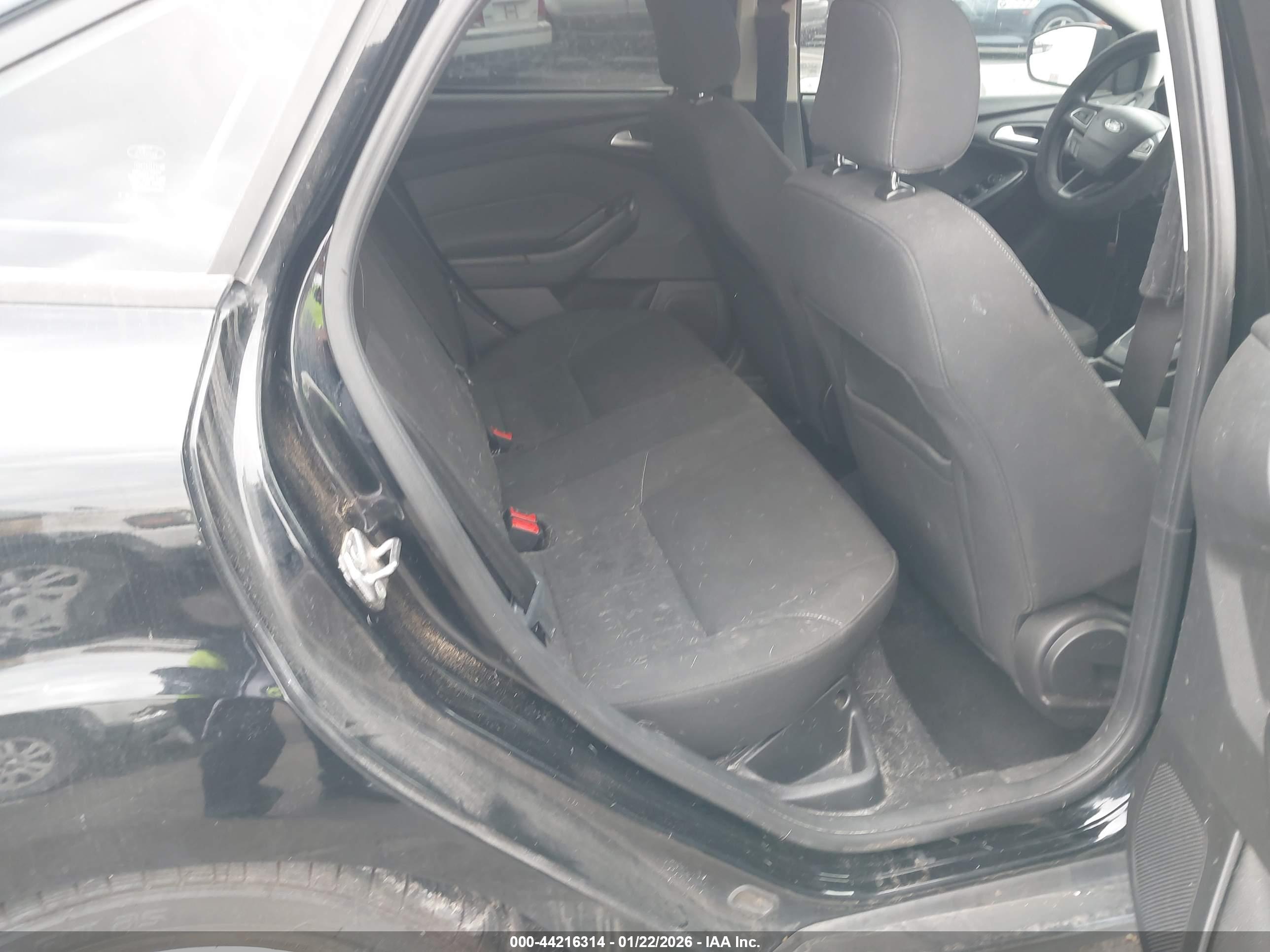 FORD FOCUS image 8