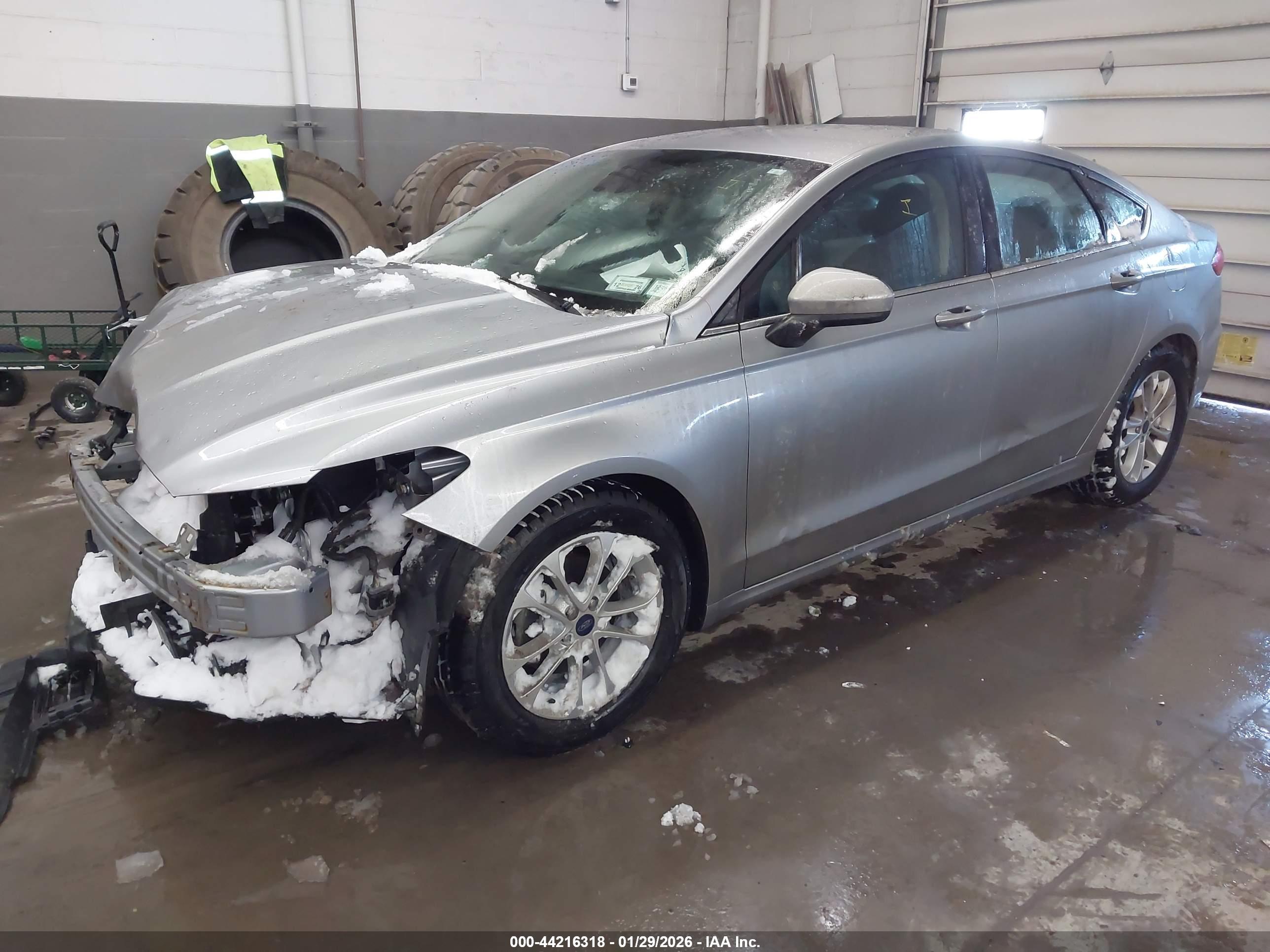 FORD FUSION image 2