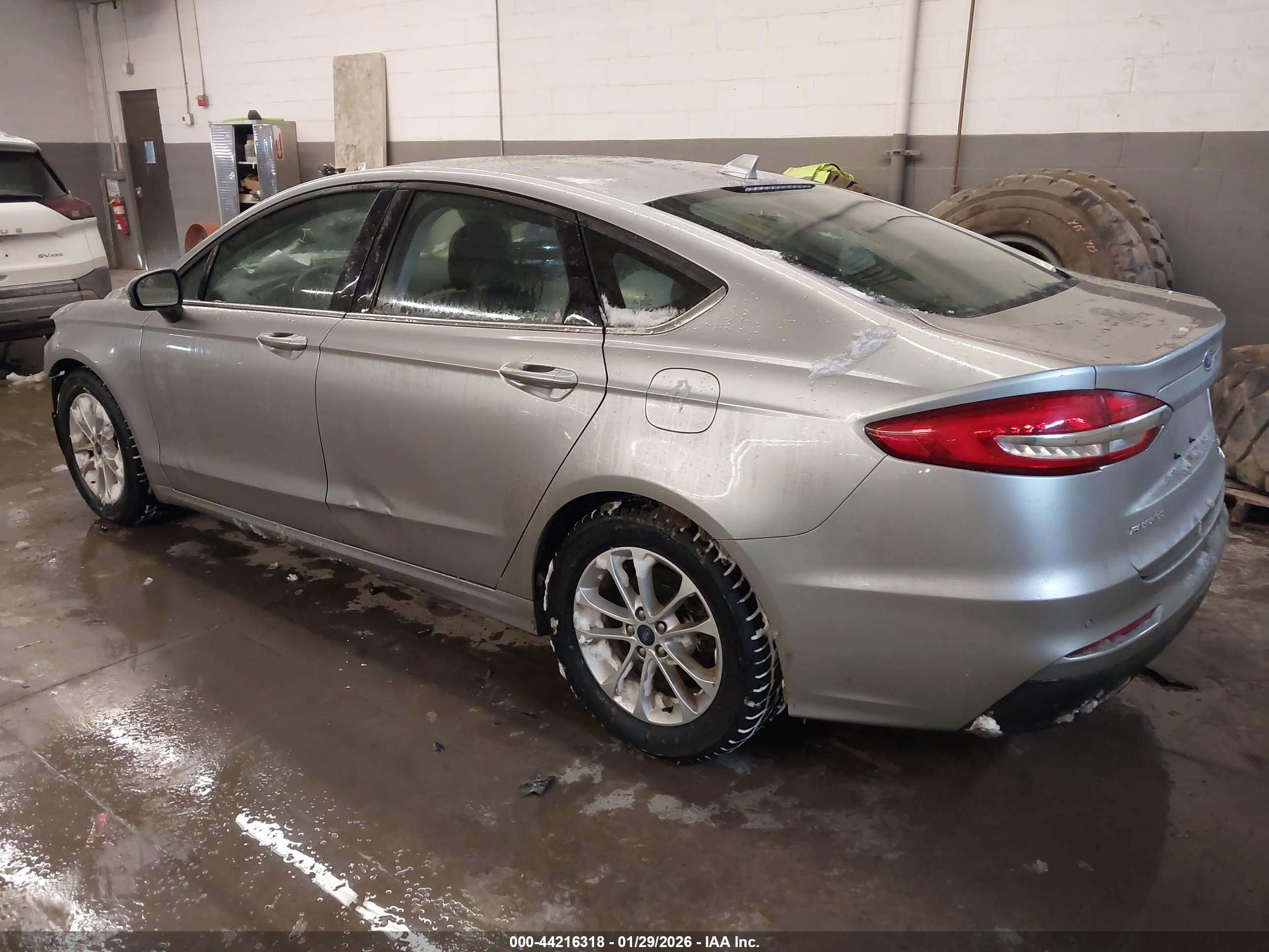 FORD FUSION image 3
