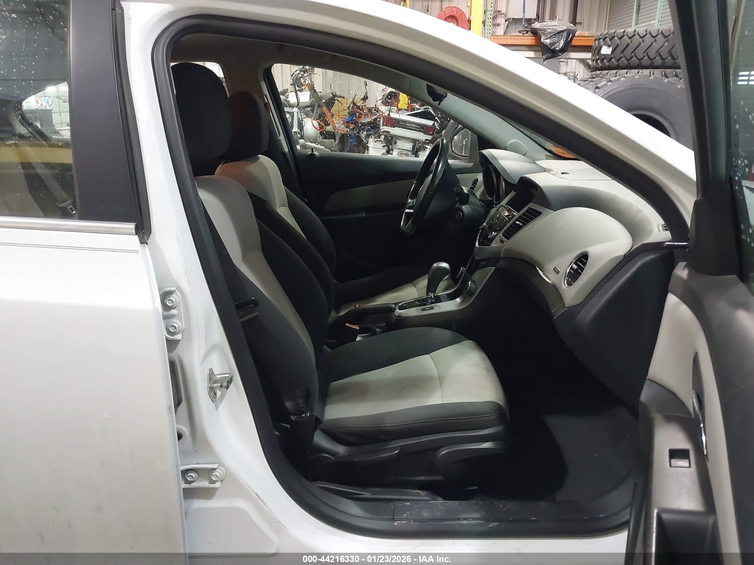 CHEVROLET CRUZE image 5