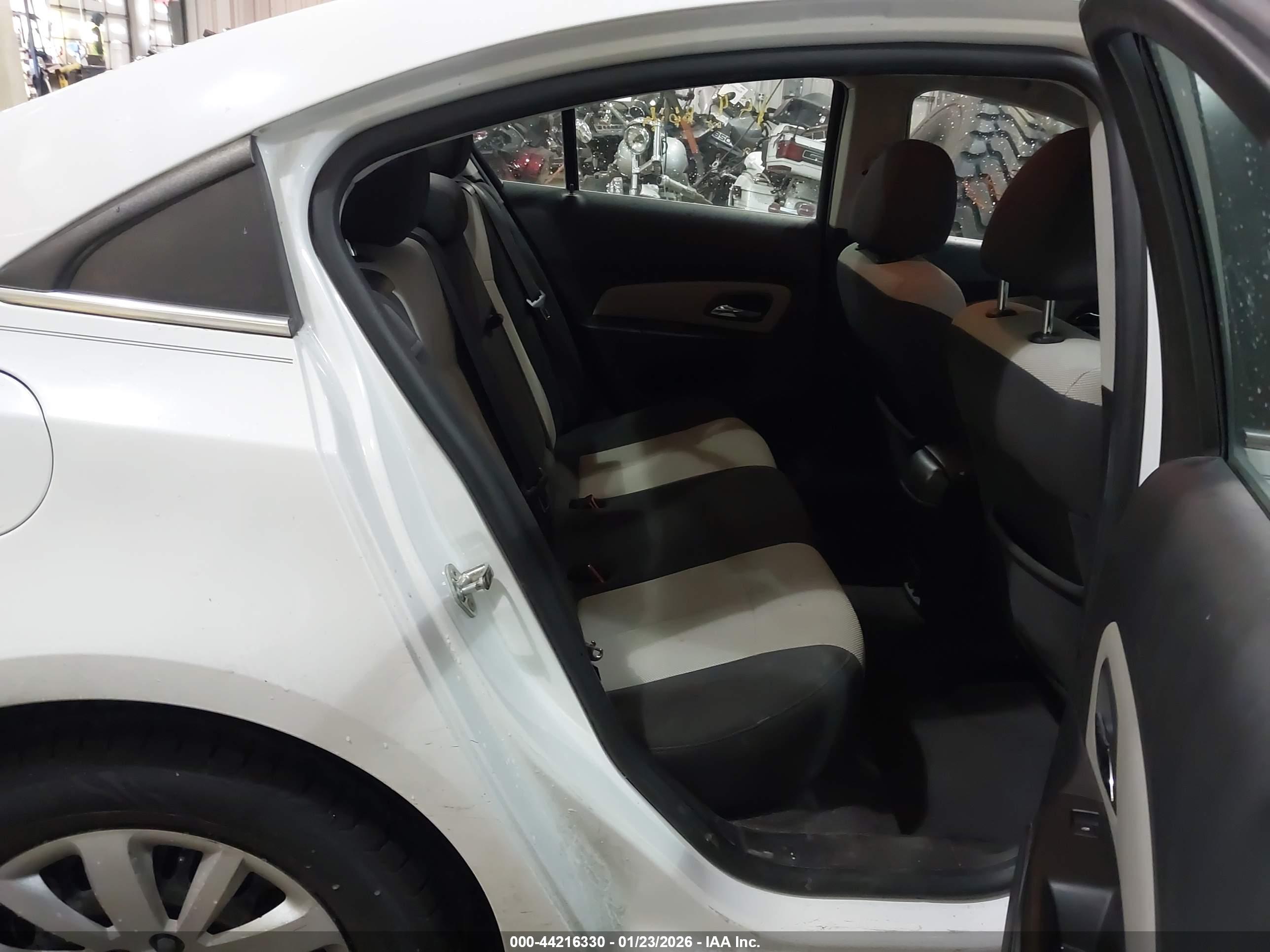 CHEVROLET CRUZE image 8