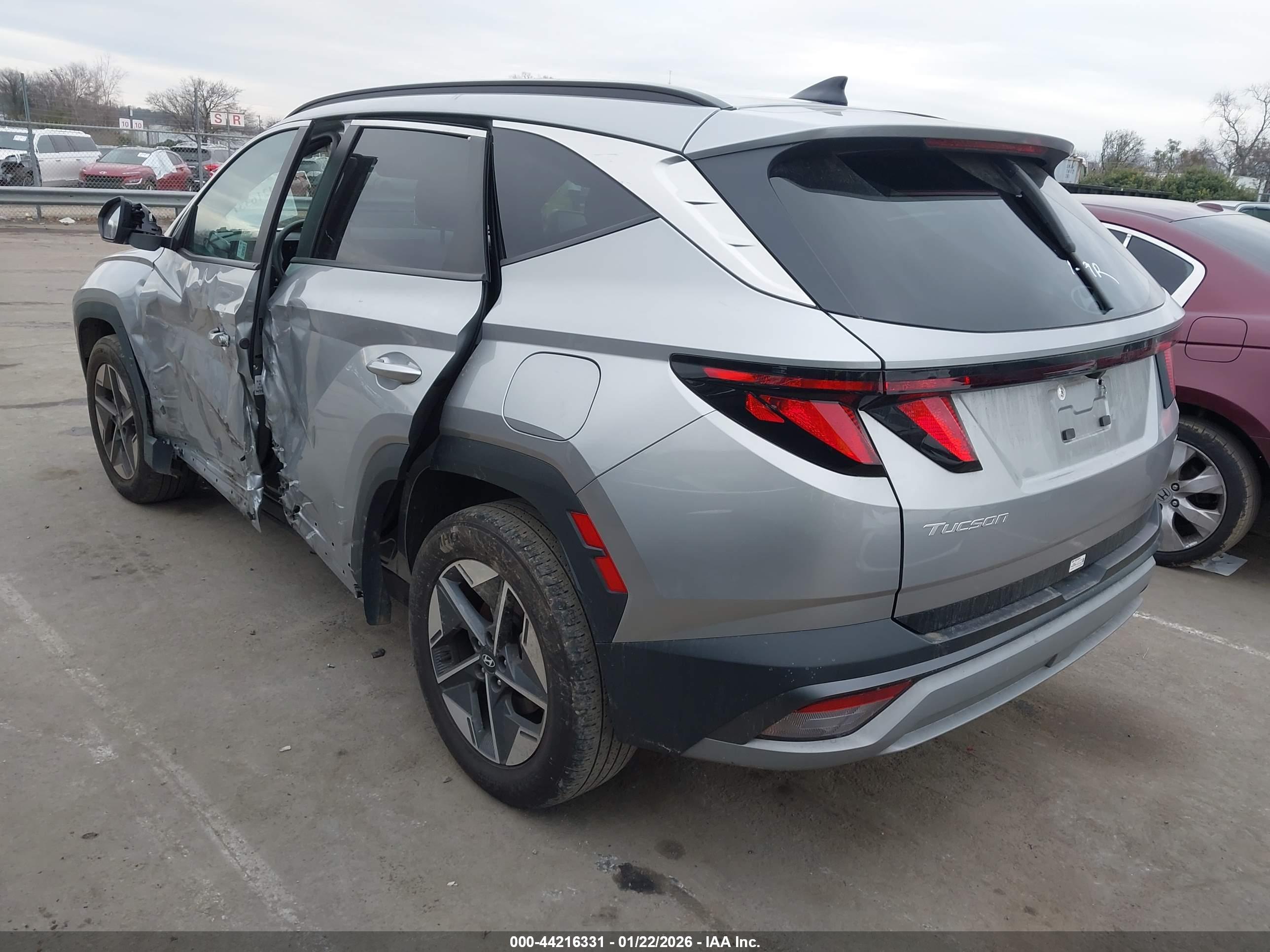 HYUNDAI TUCSON image 3