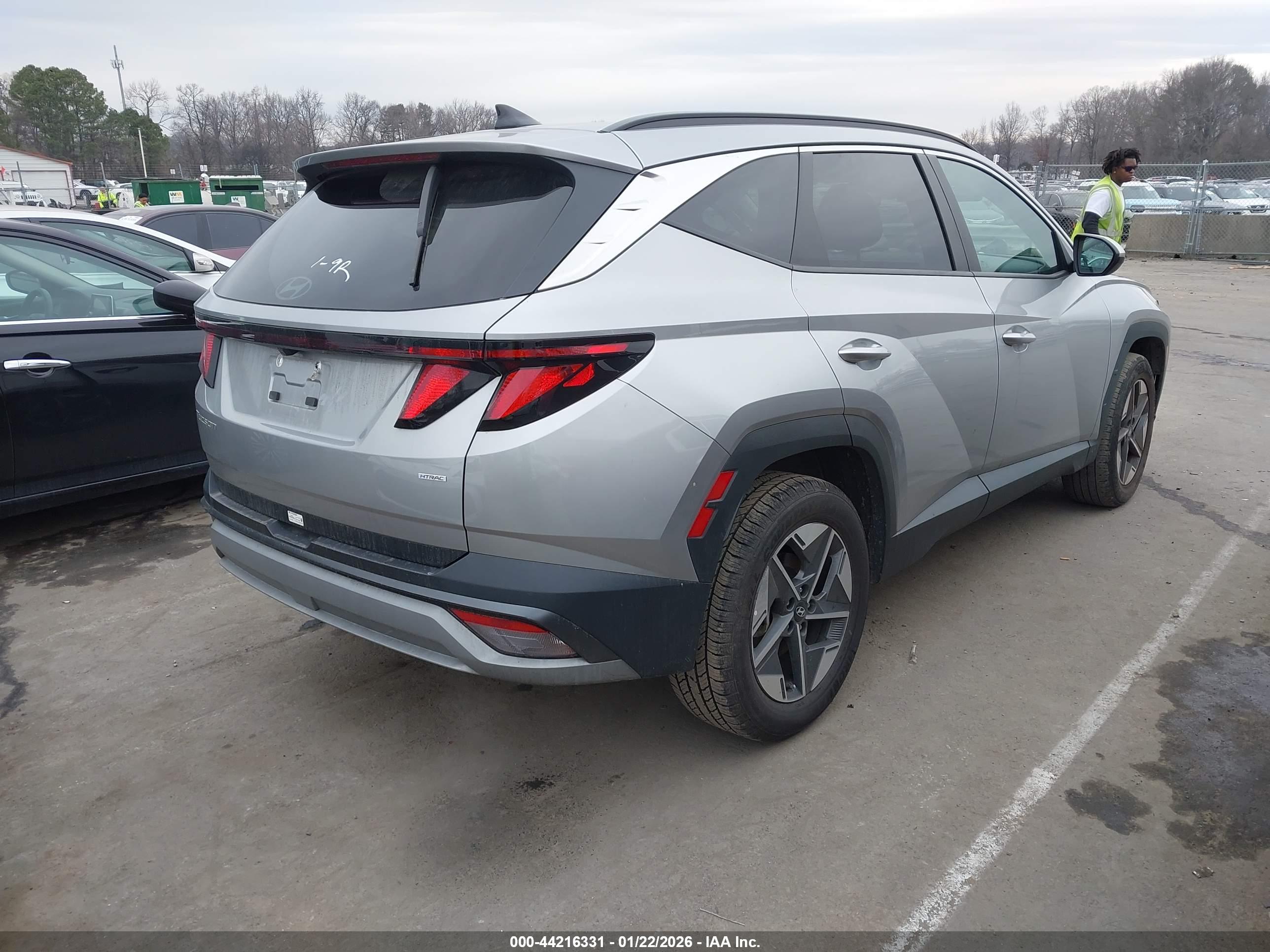 HYUNDAI TUCSON image 4