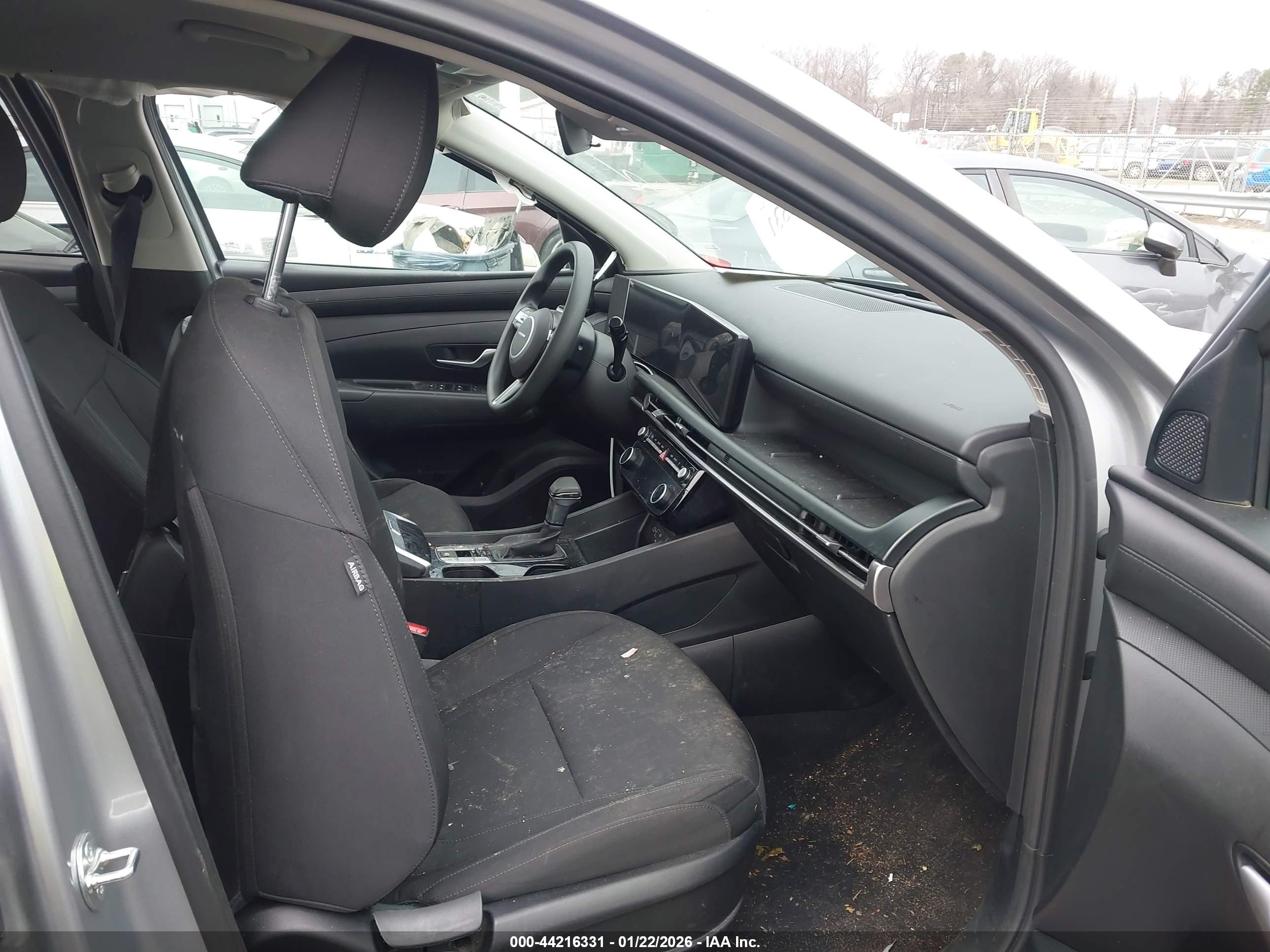 HYUNDAI TUCSON image 5