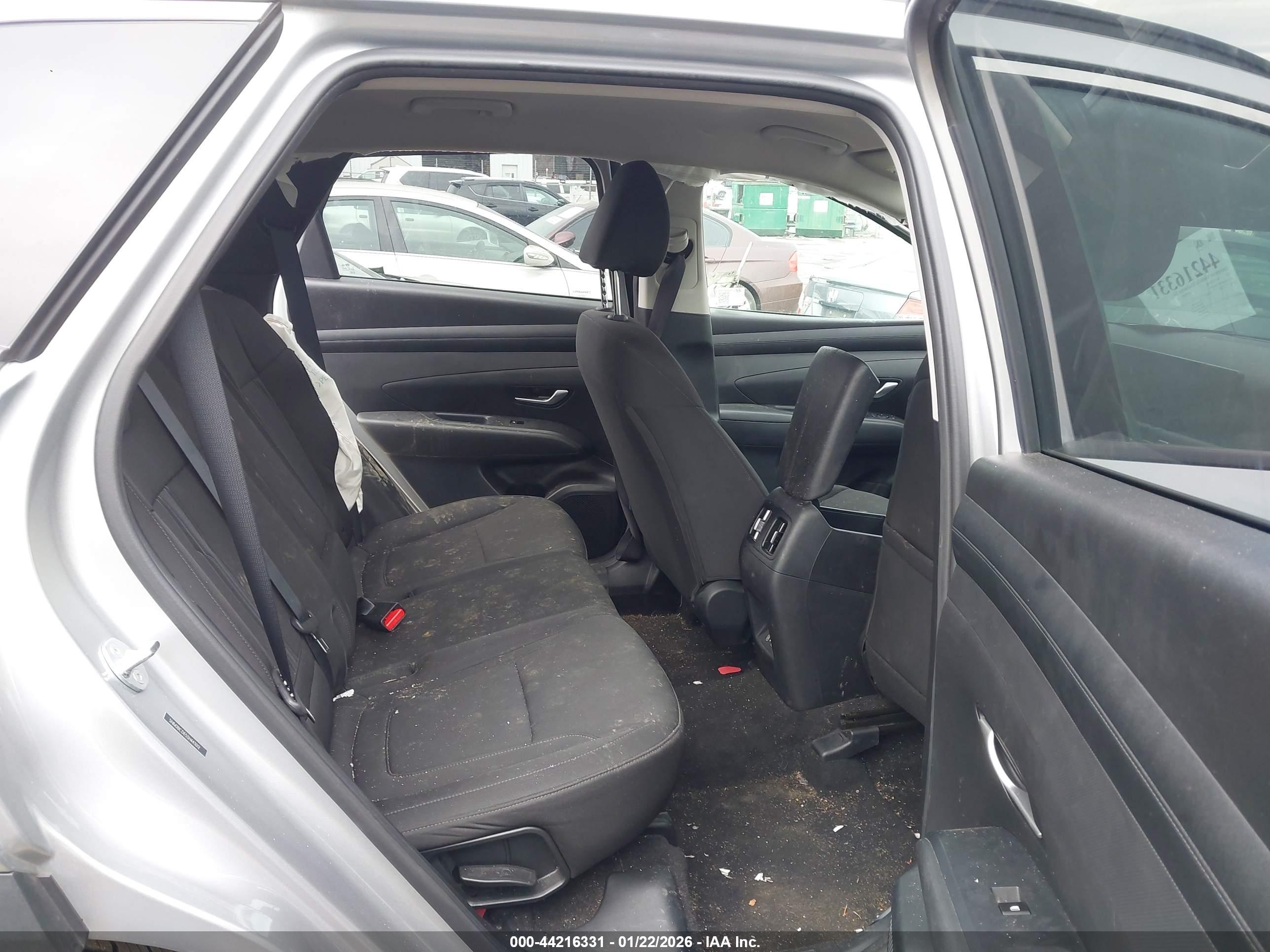 HYUNDAI TUCSON image 8