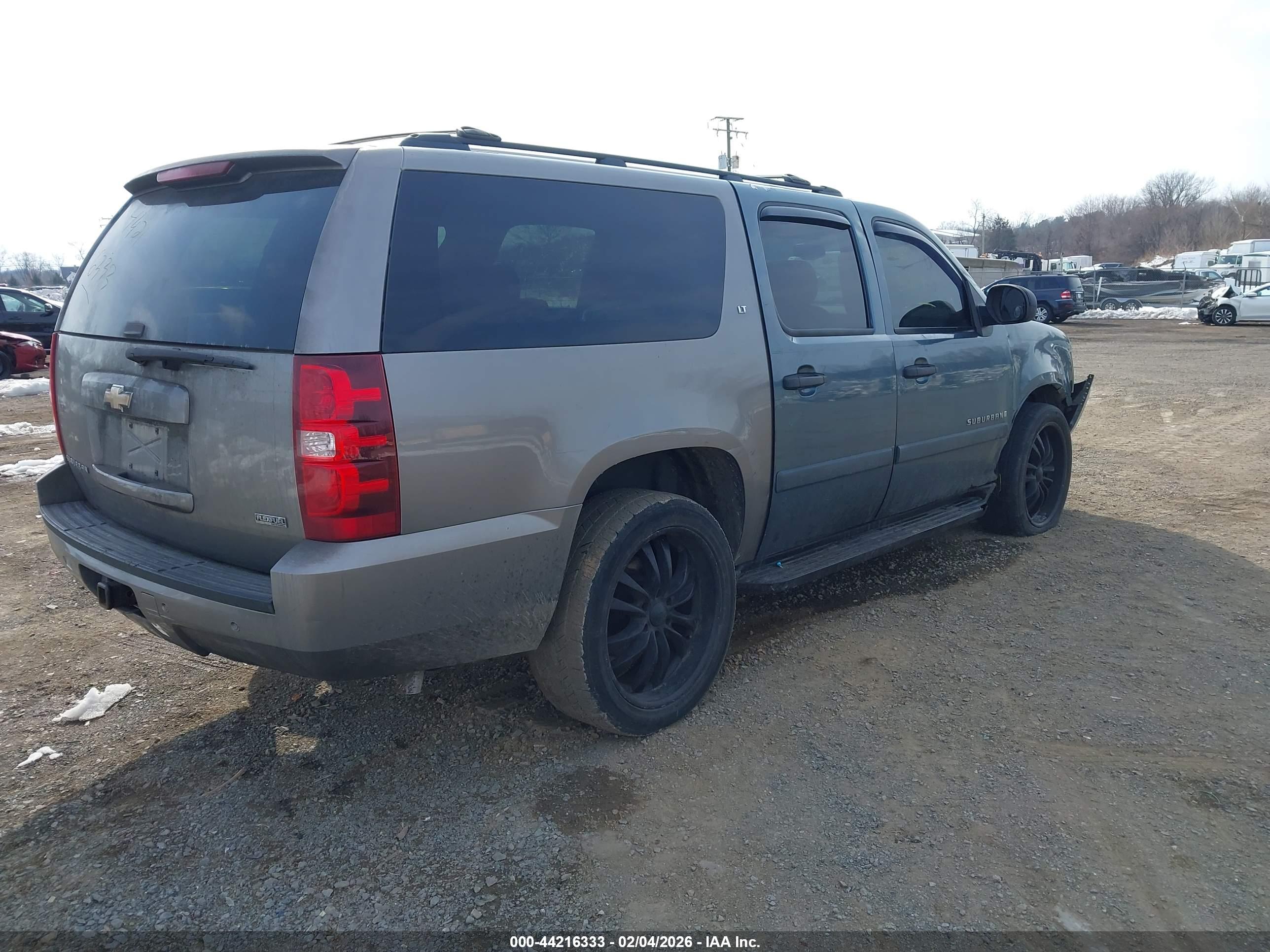CHEVROLET SUBURBAN image 4