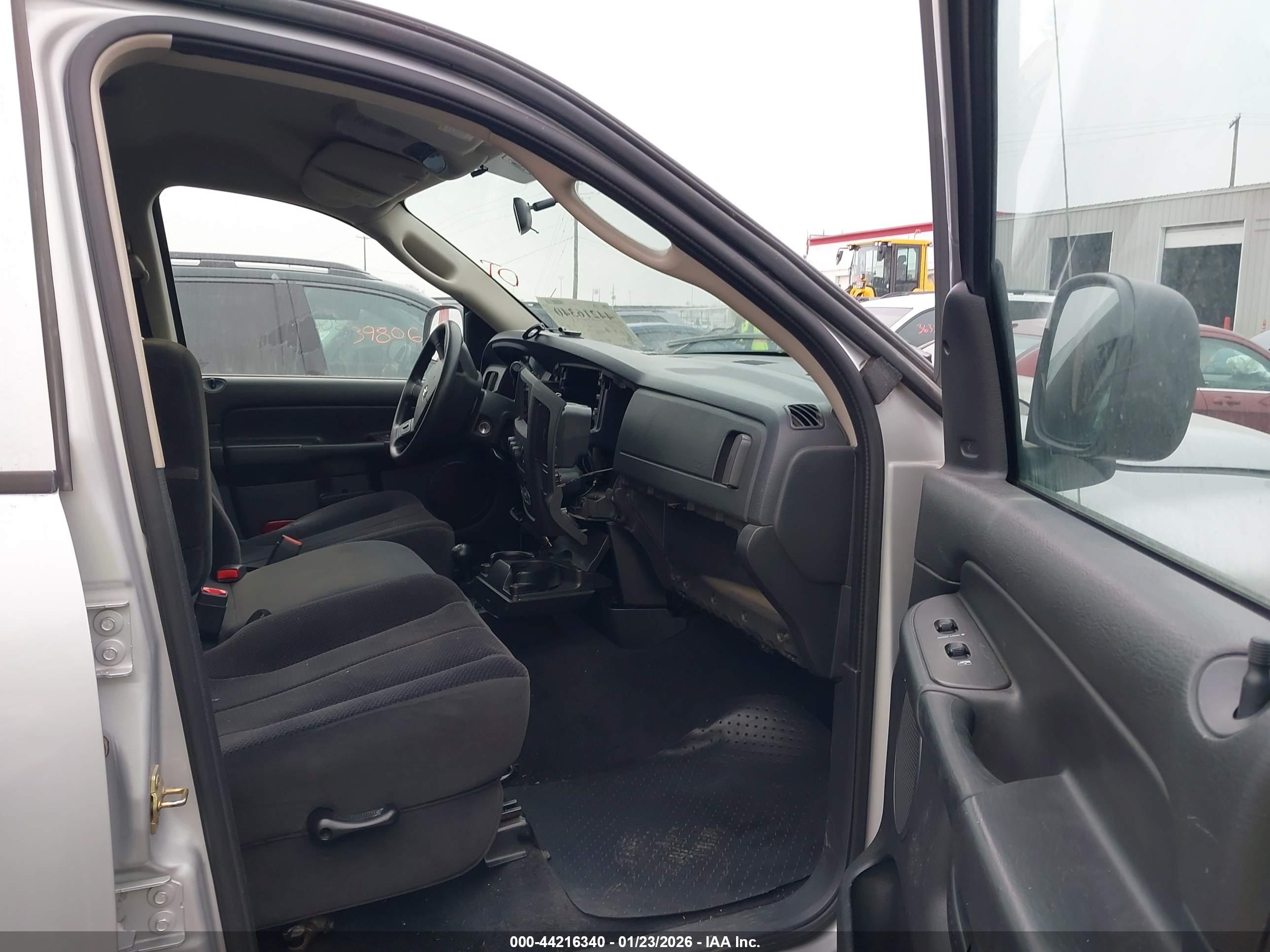 DODGE RAM image 5