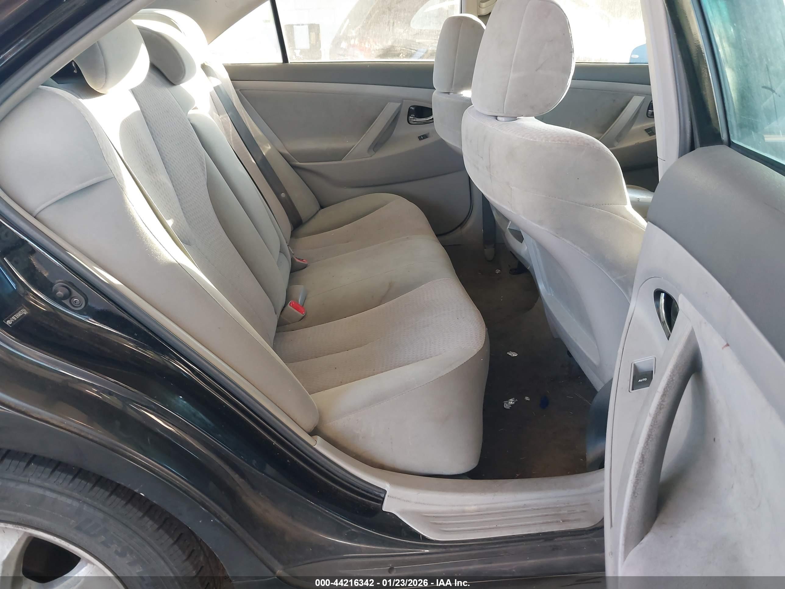 TOYOTA CAMRY image 8