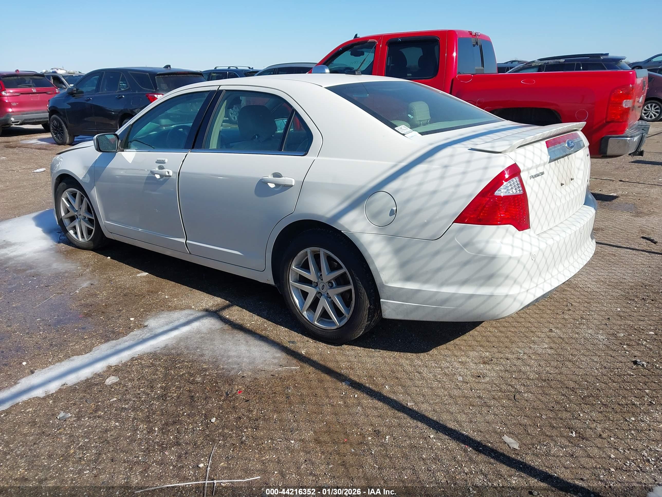 FORD FUSION image 3