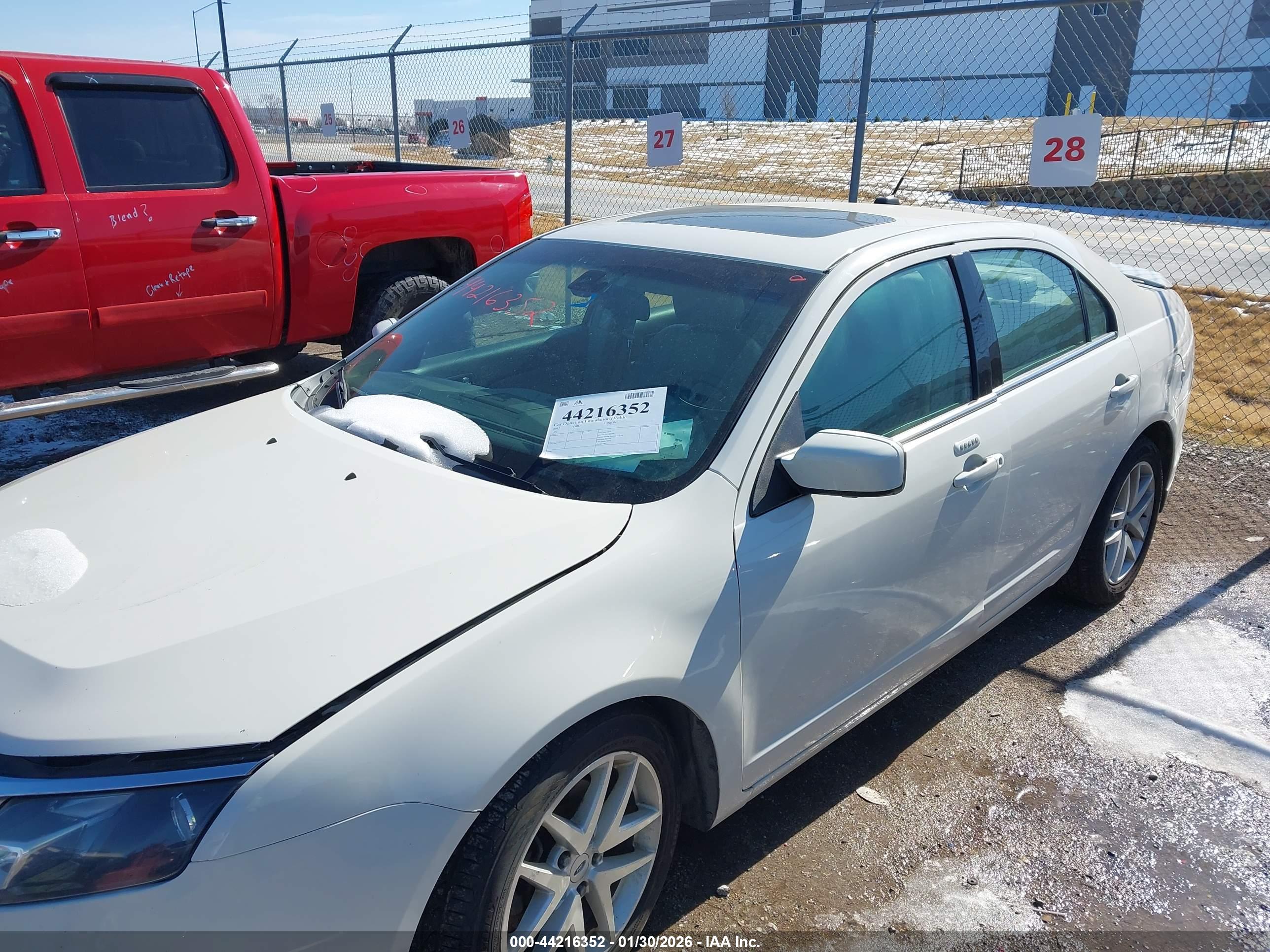 FORD FUSION image 6