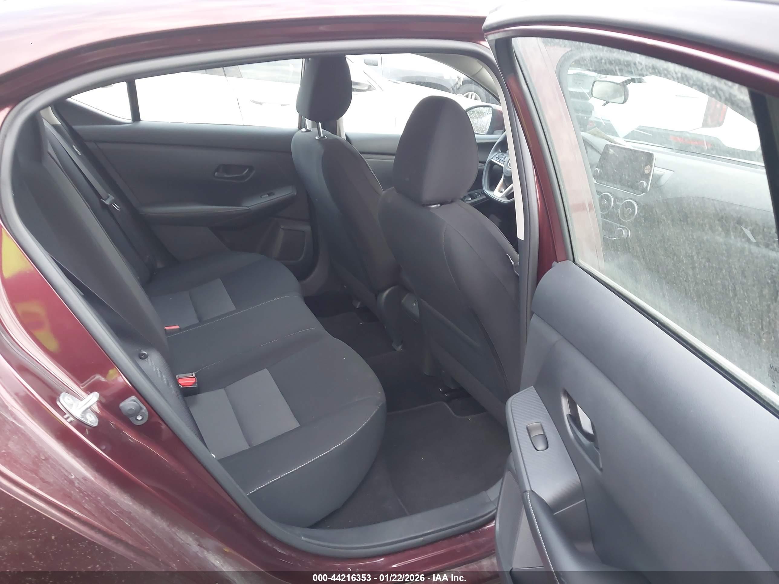 NISSAN SENTRA image 8