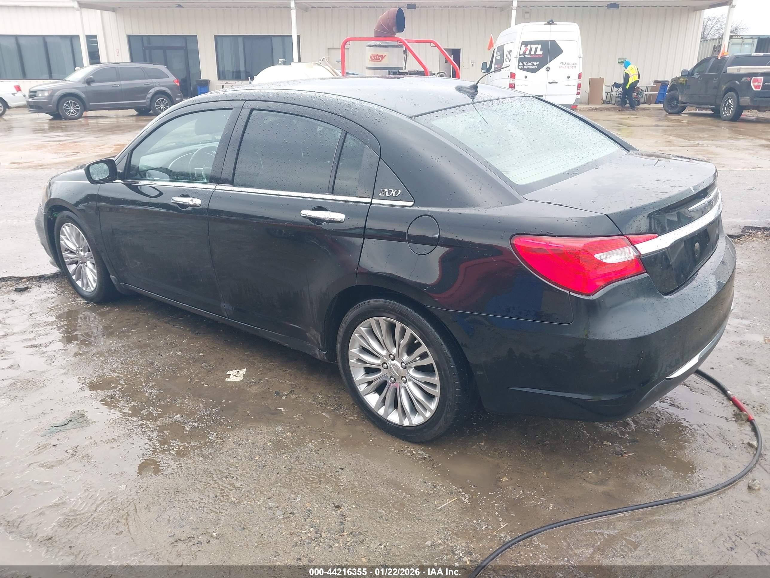 CHRYSLER 200 image 3