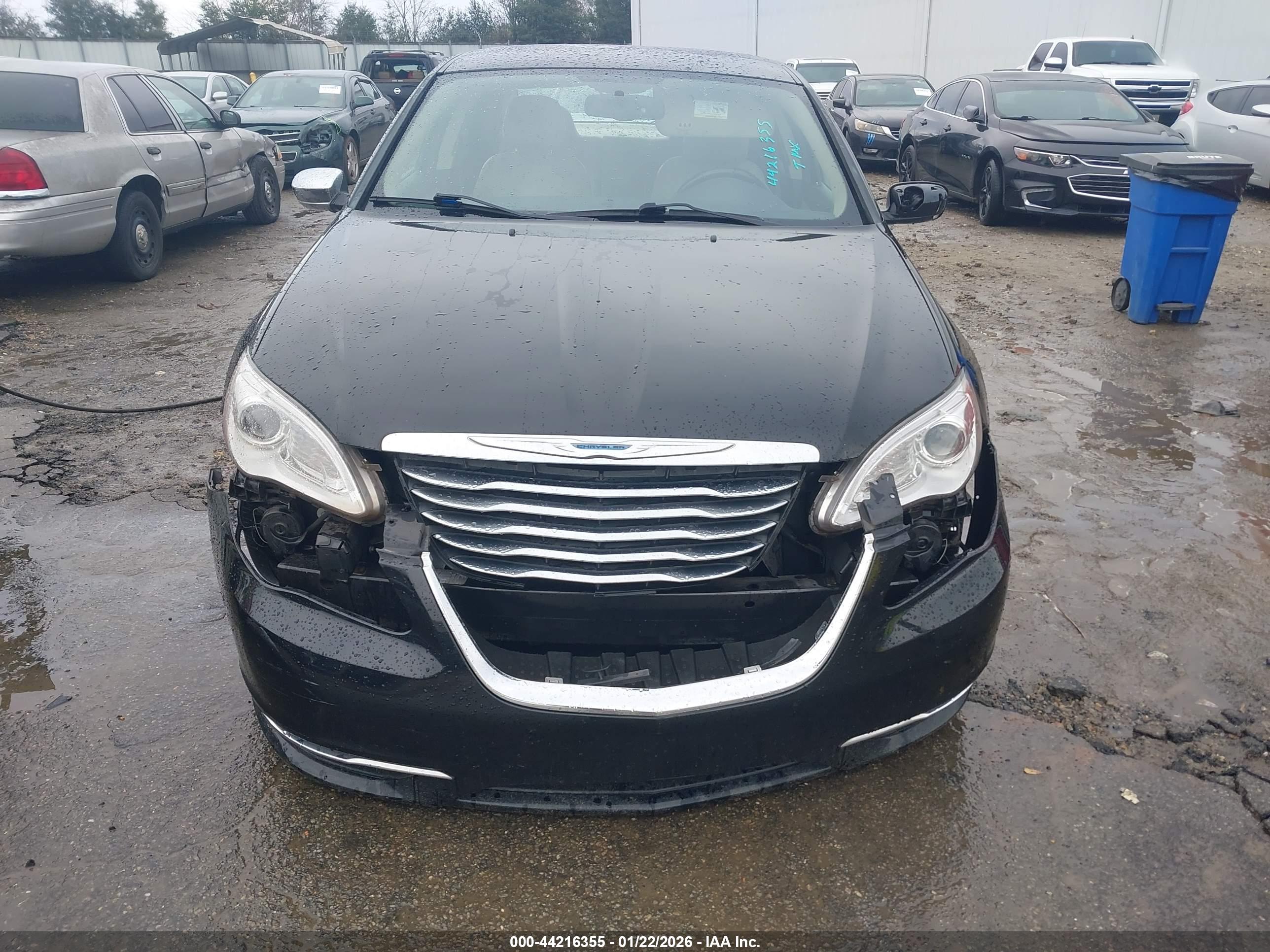 CHRYSLER 200 image 6