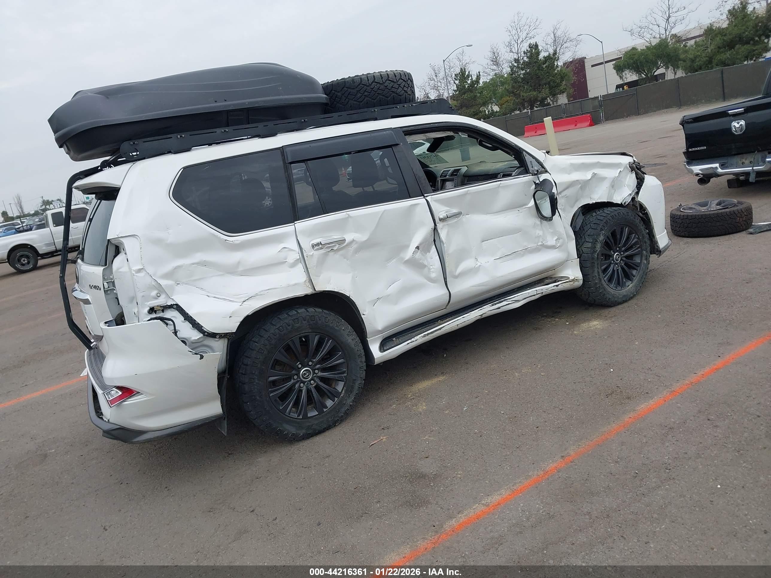 LEXUS GX image 4
