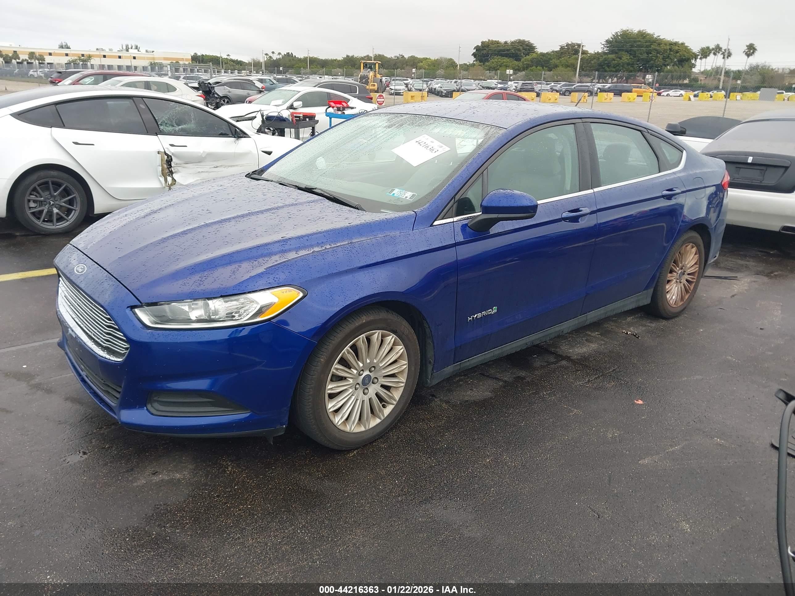 FORD FUSION image 2