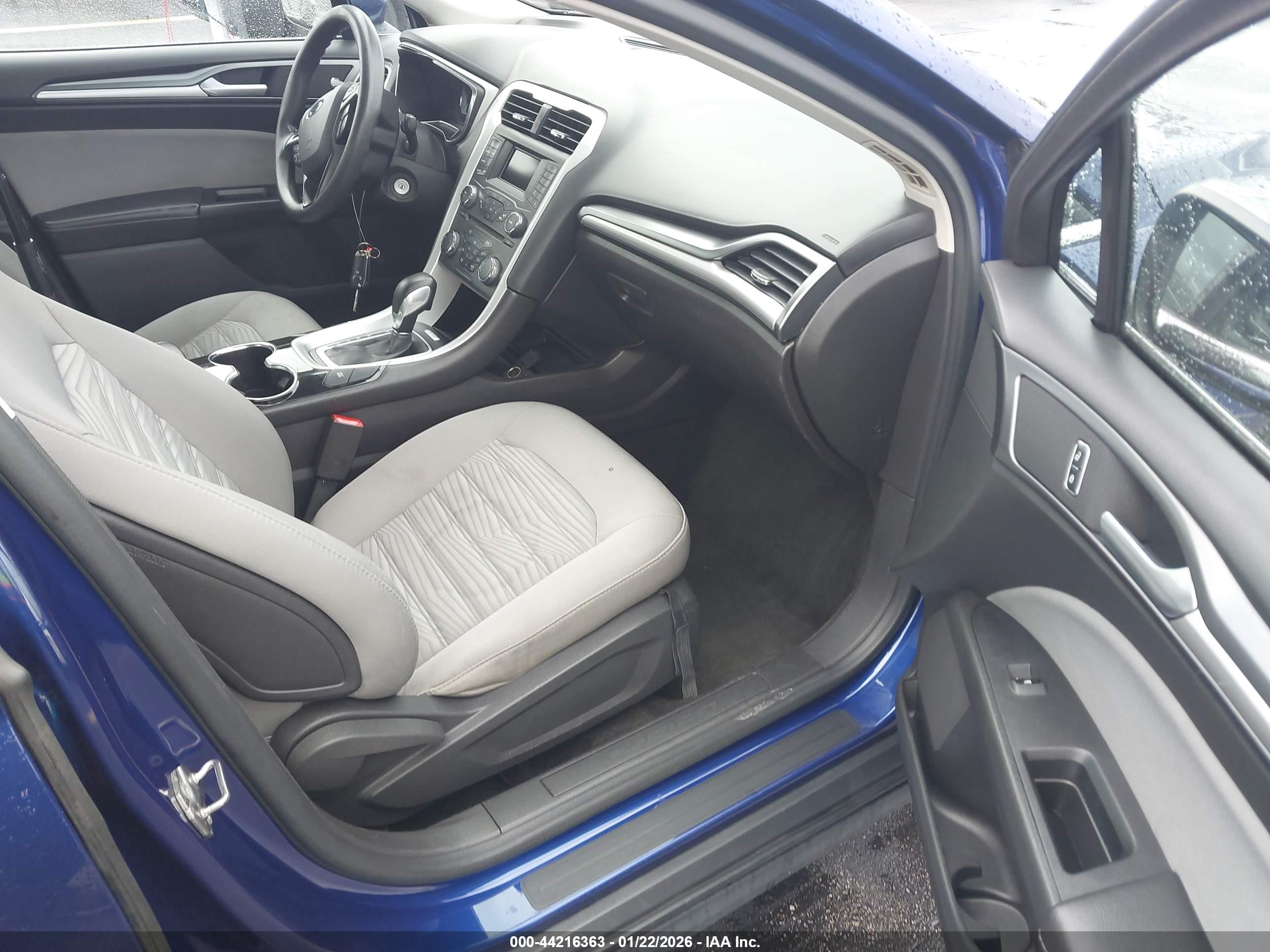 FORD FUSION image 5