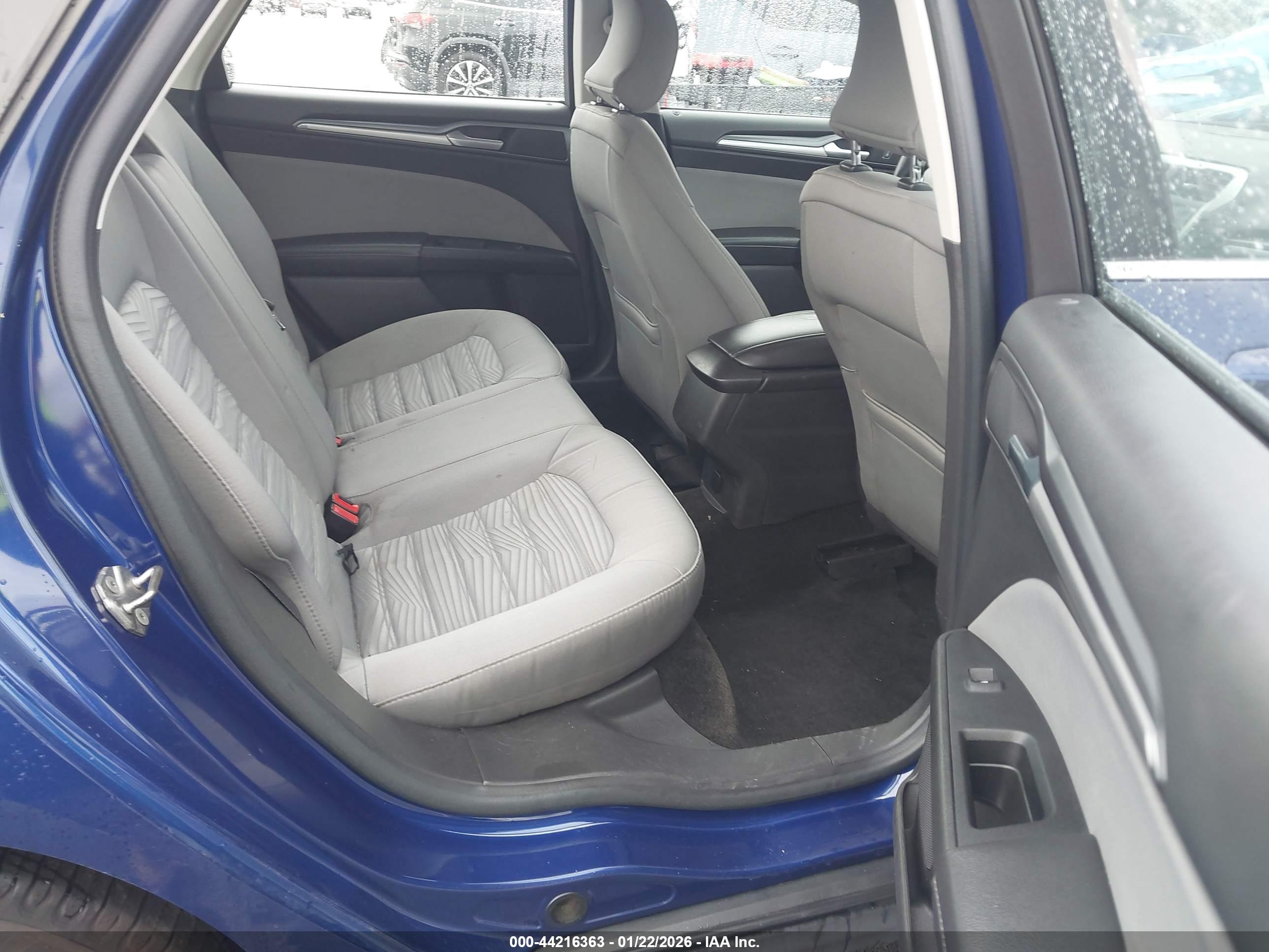 FORD FUSION image 8