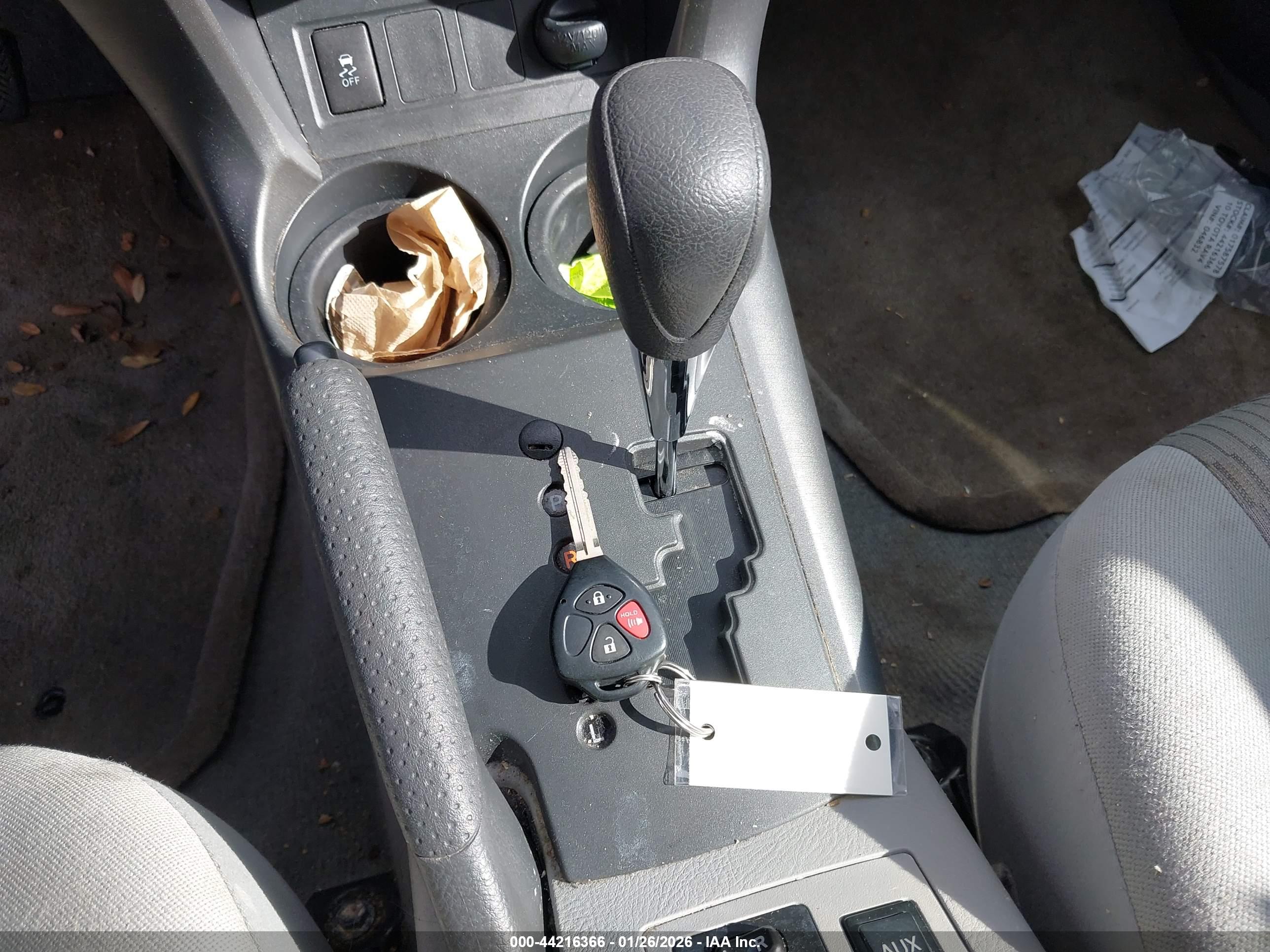 TOYOTA RAV4 image 11
