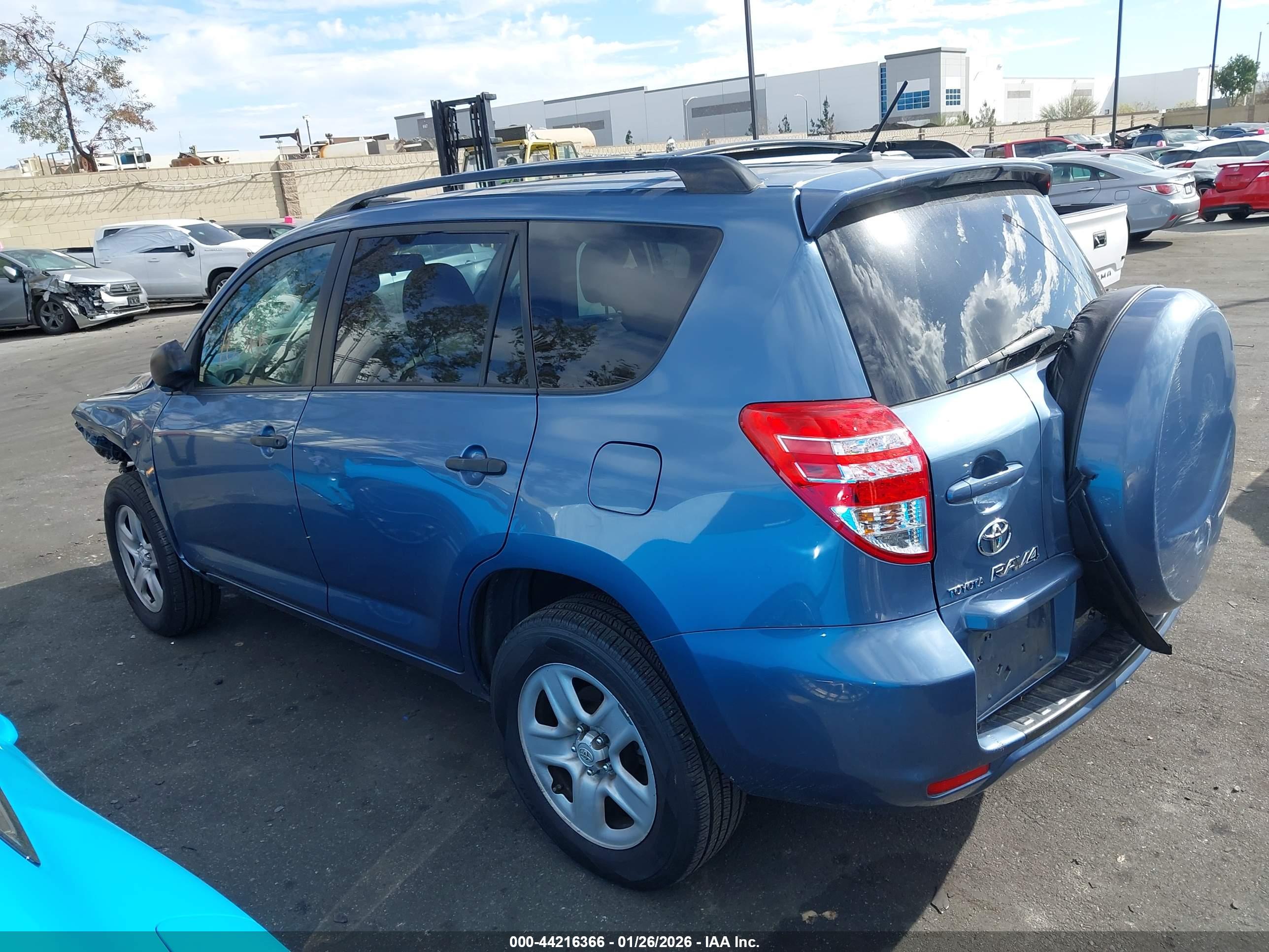 TOYOTA RAV4 image 3