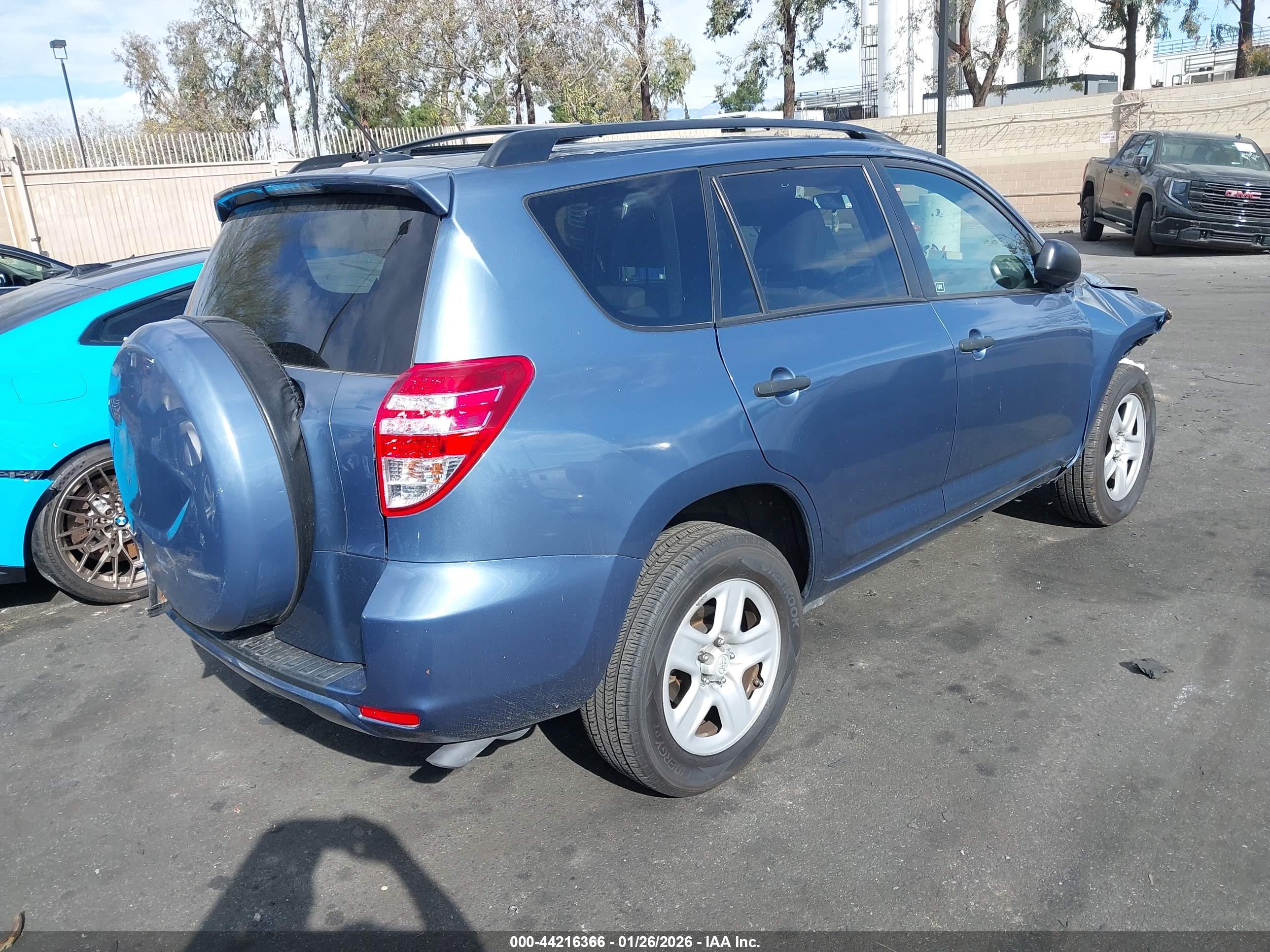TOYOTA RAV4 image 4
