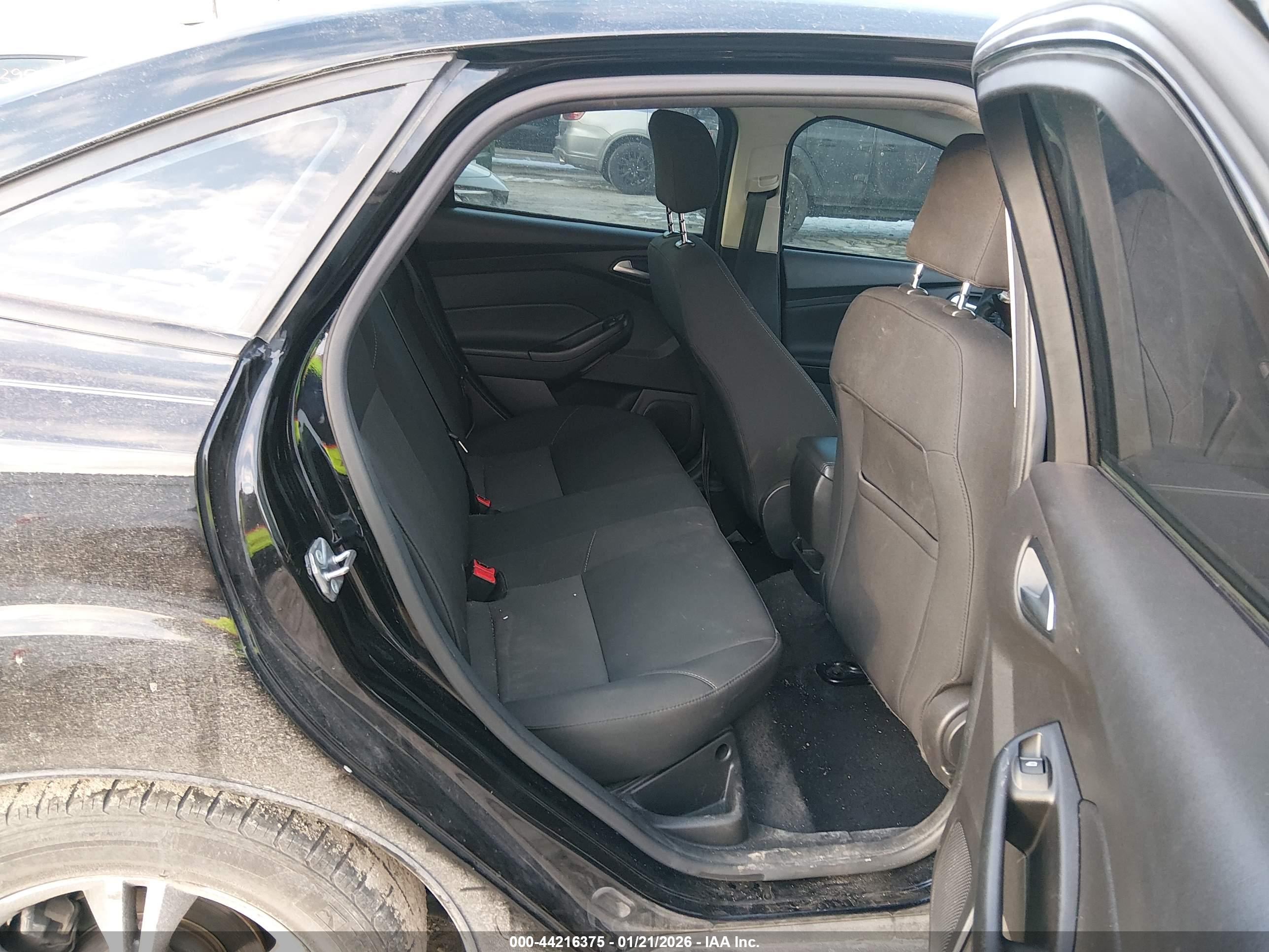 FORD FOCUS image 8