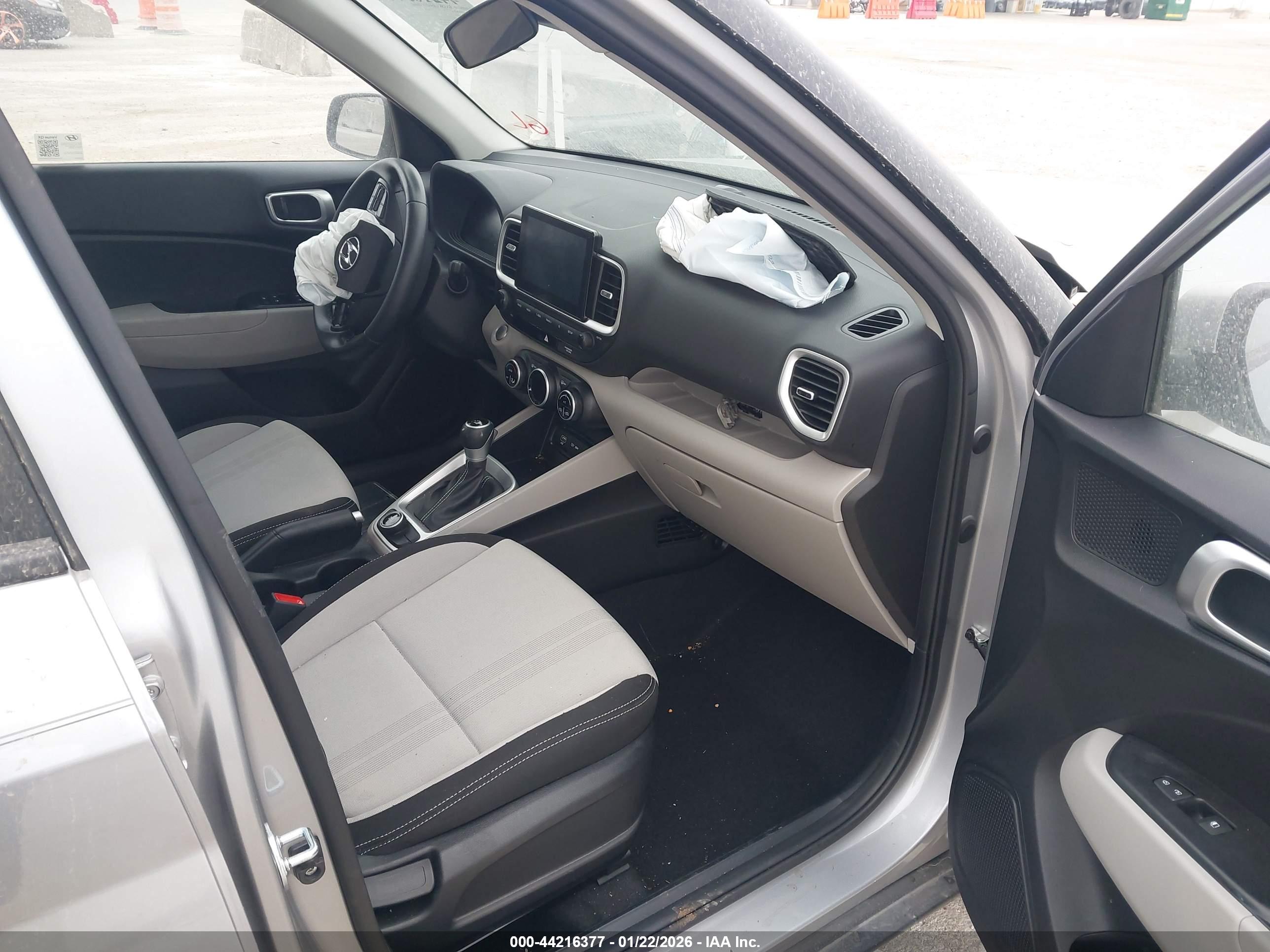 HYUNDAI VENUE image 5