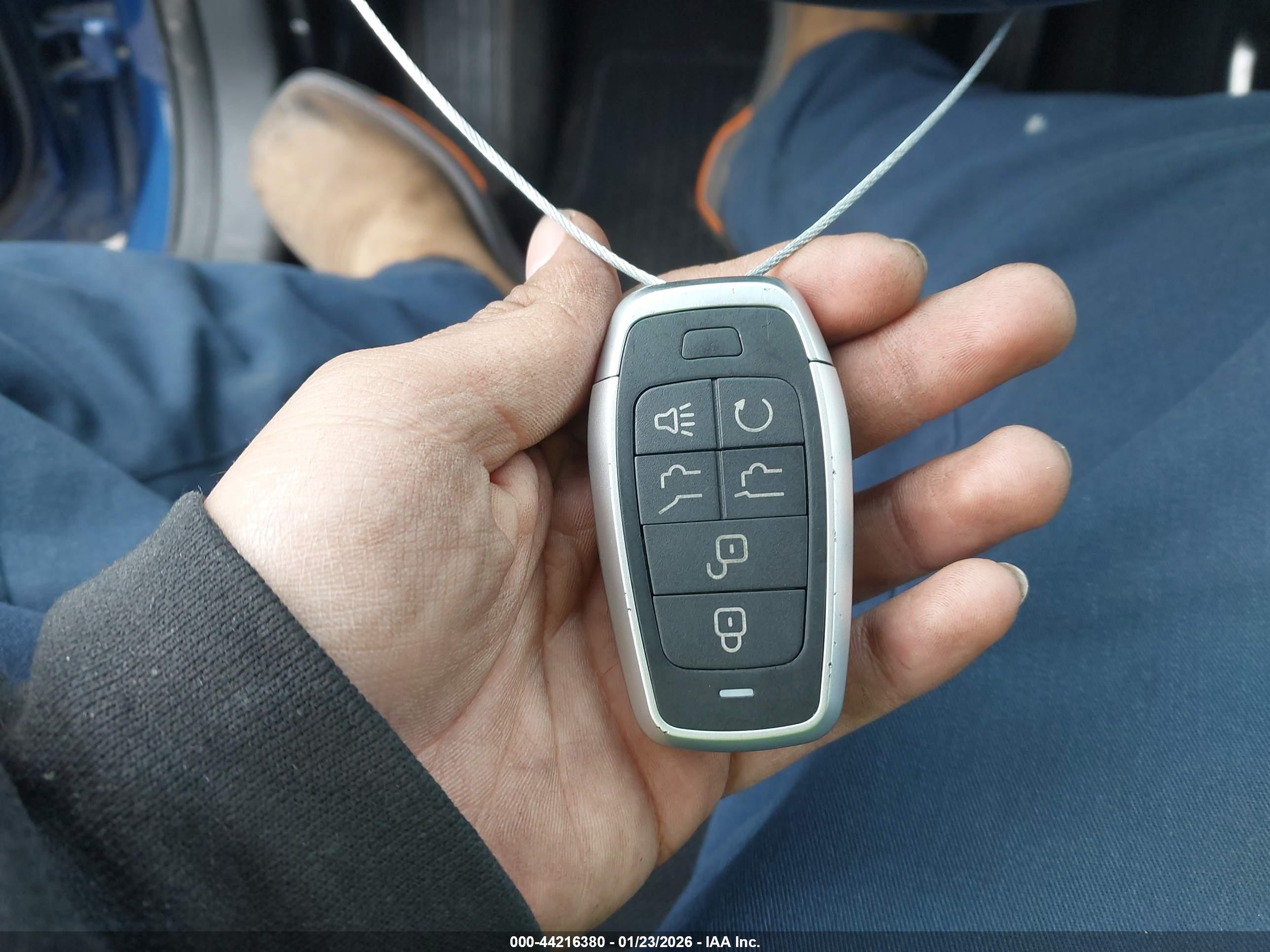 HYUNDAI VELOSTER image 11
