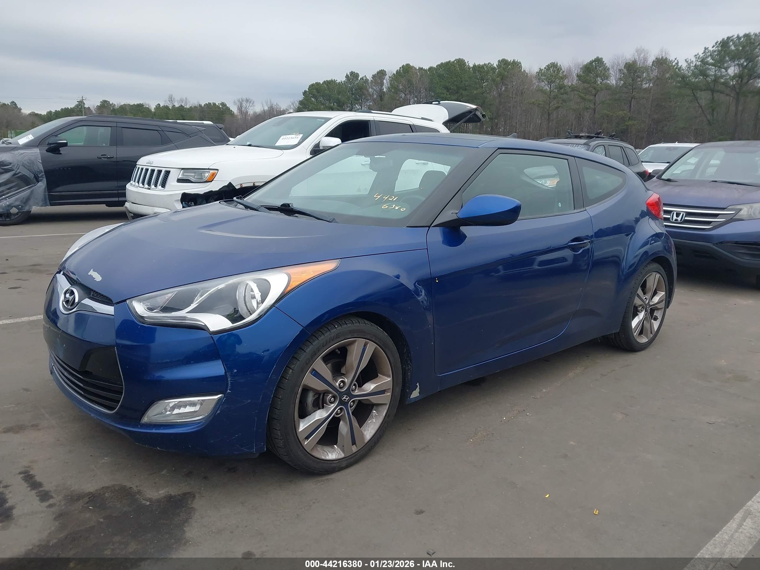 HYUNDAI VELOSTER image 2