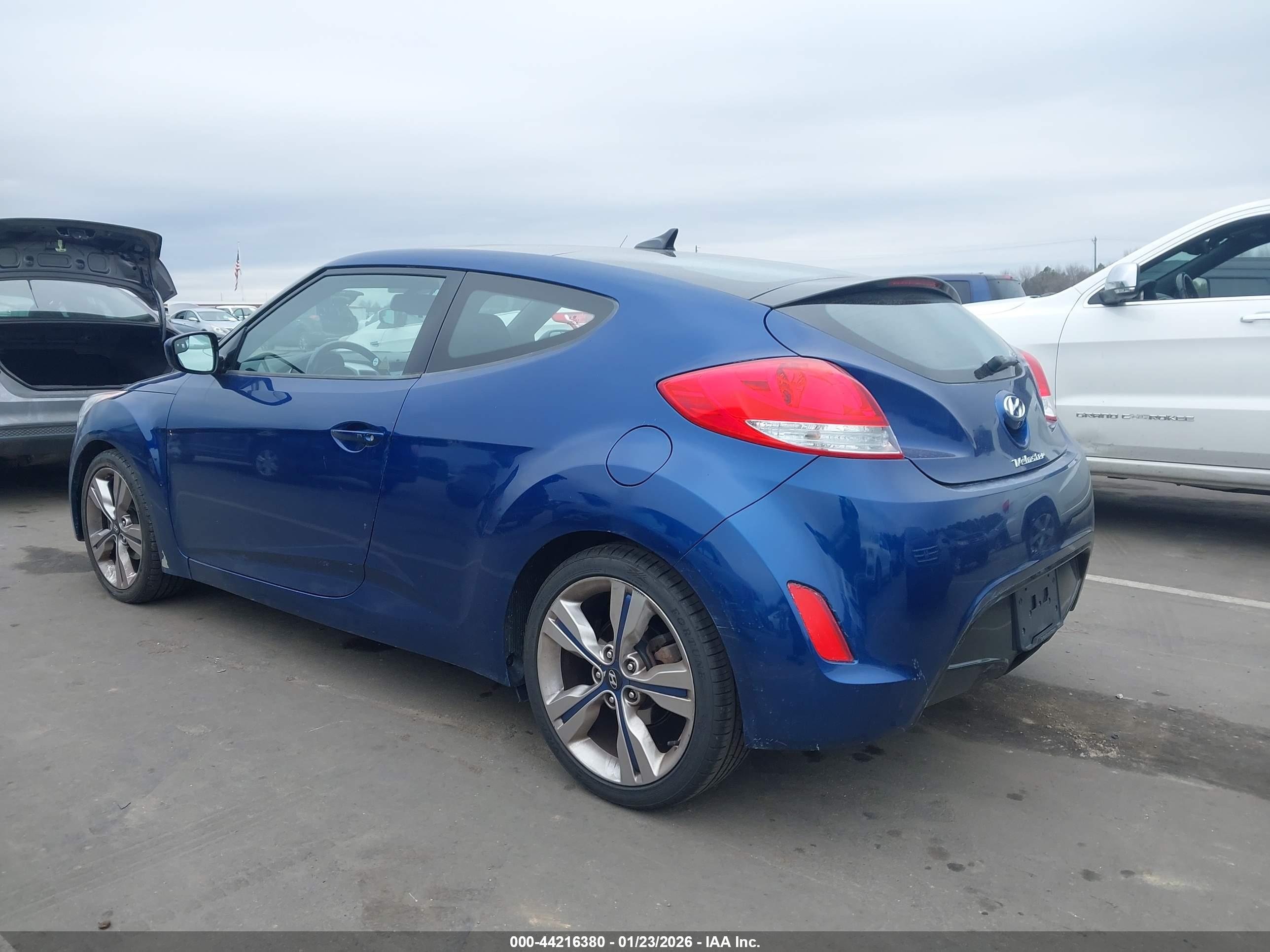 HYUNDAI VELOSTER image 3