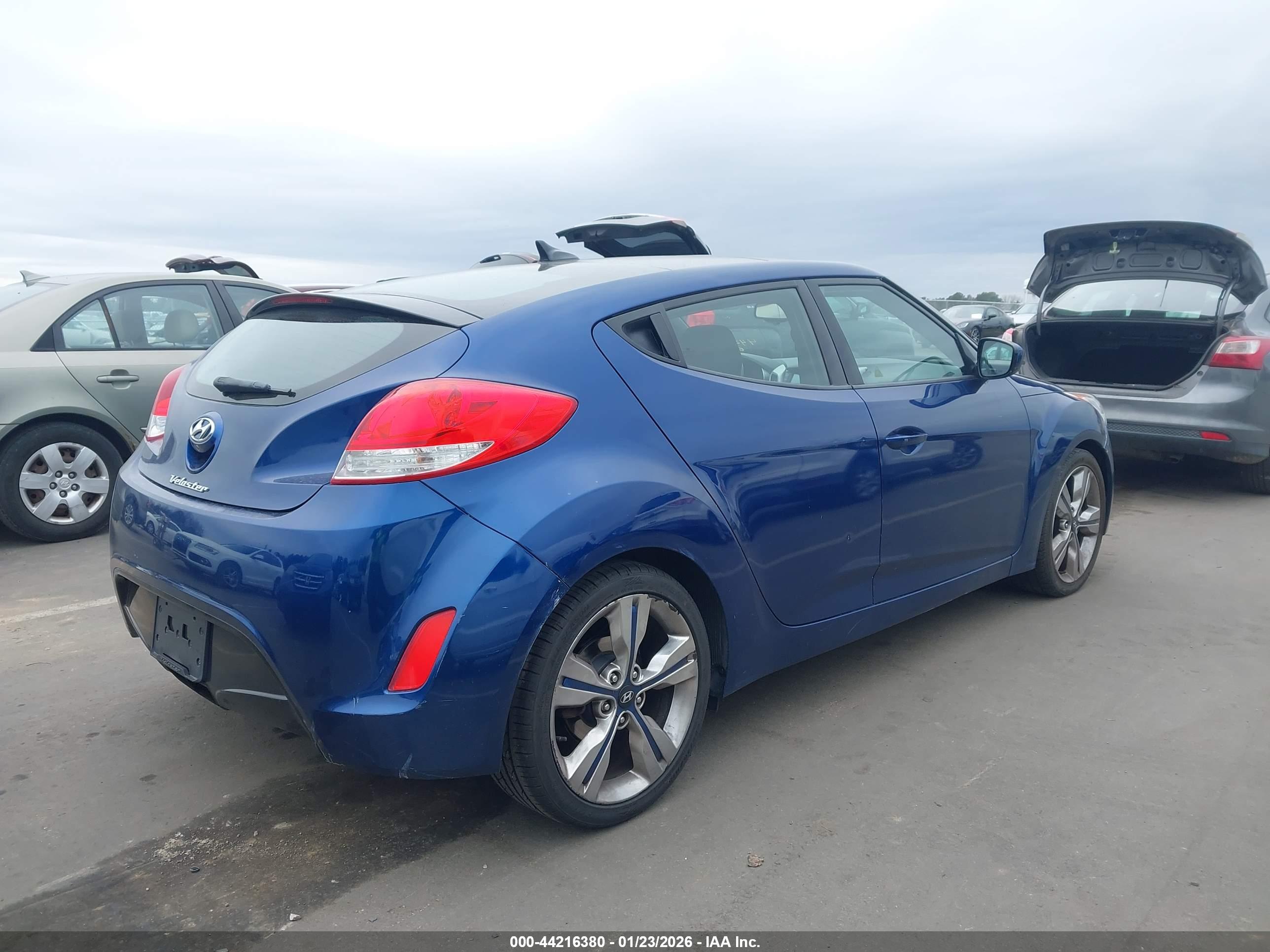 HYUNDAI VELOSTER image 4