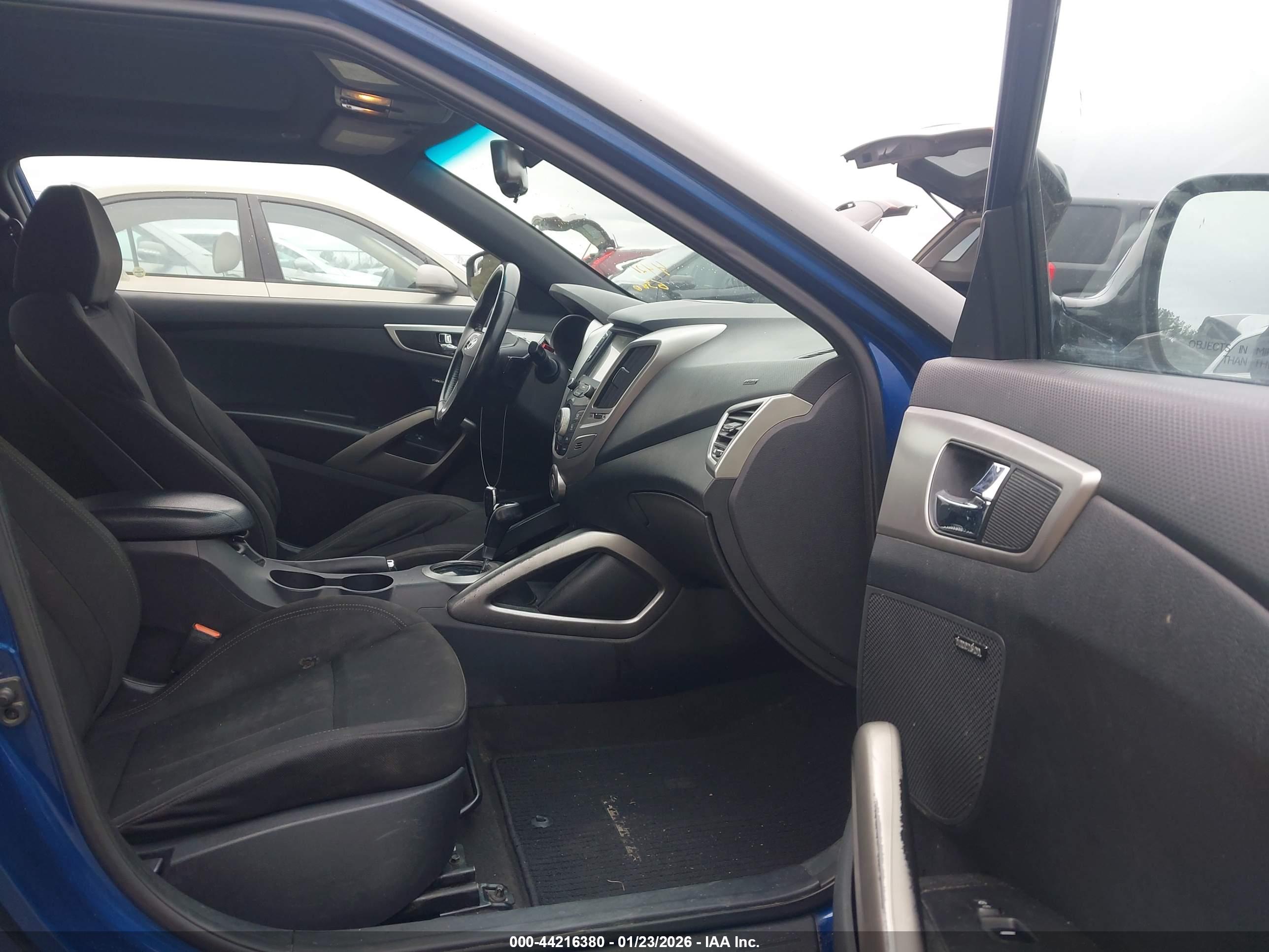 HYUNDAI VELOSTER image 5