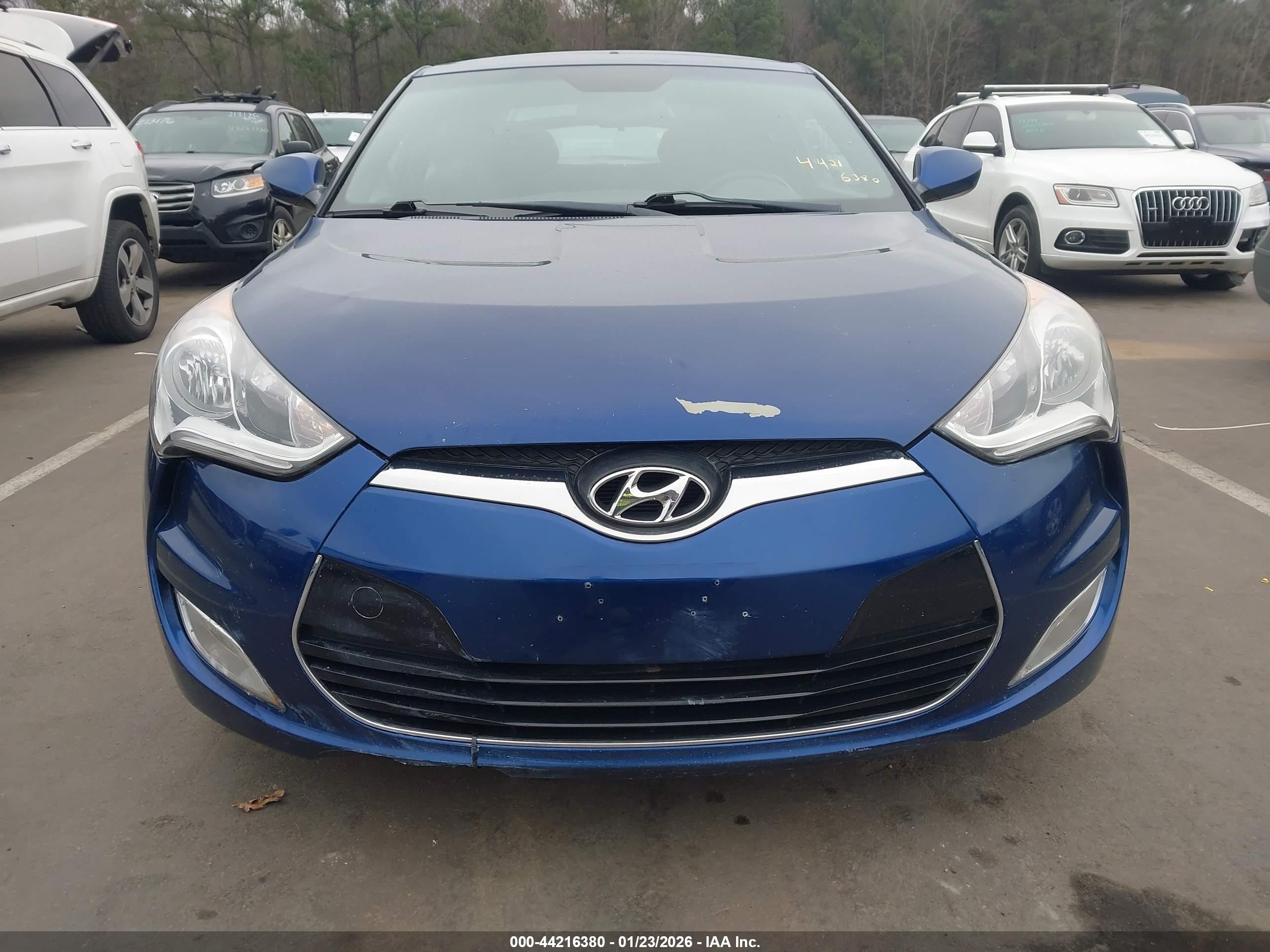HYUNDAI VELOSTER image 6