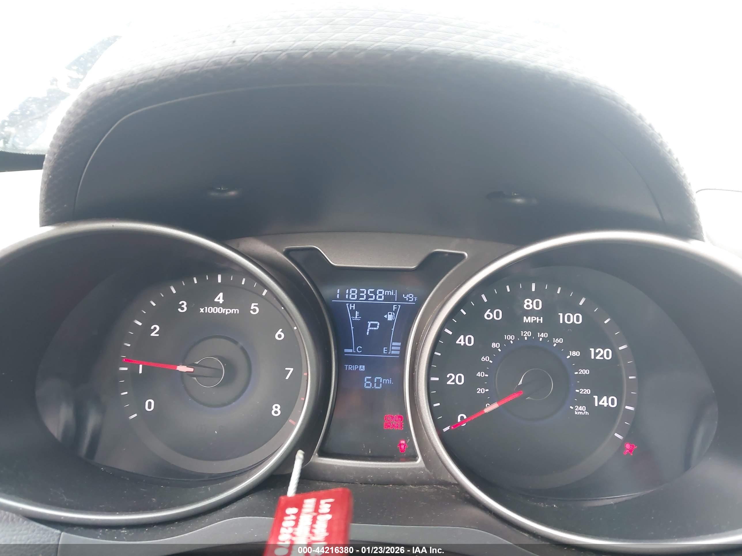 HYUNDAI VELOSTER image 7