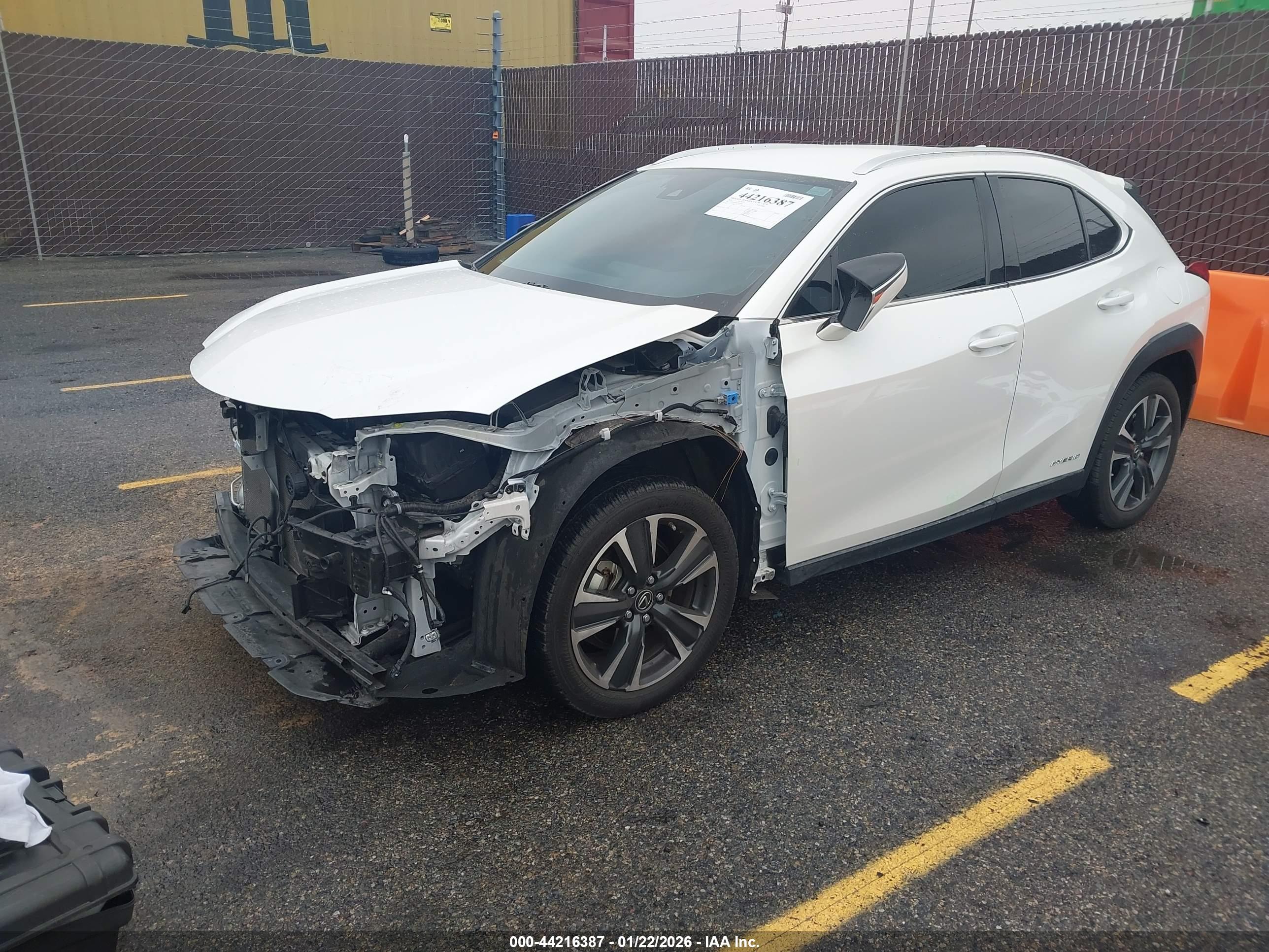 LEXUS UX image 2