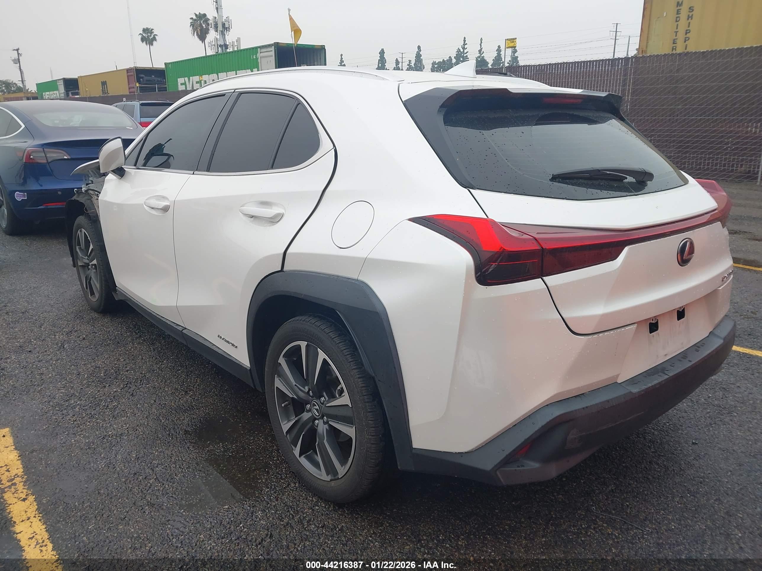 LEXUS UX image 3