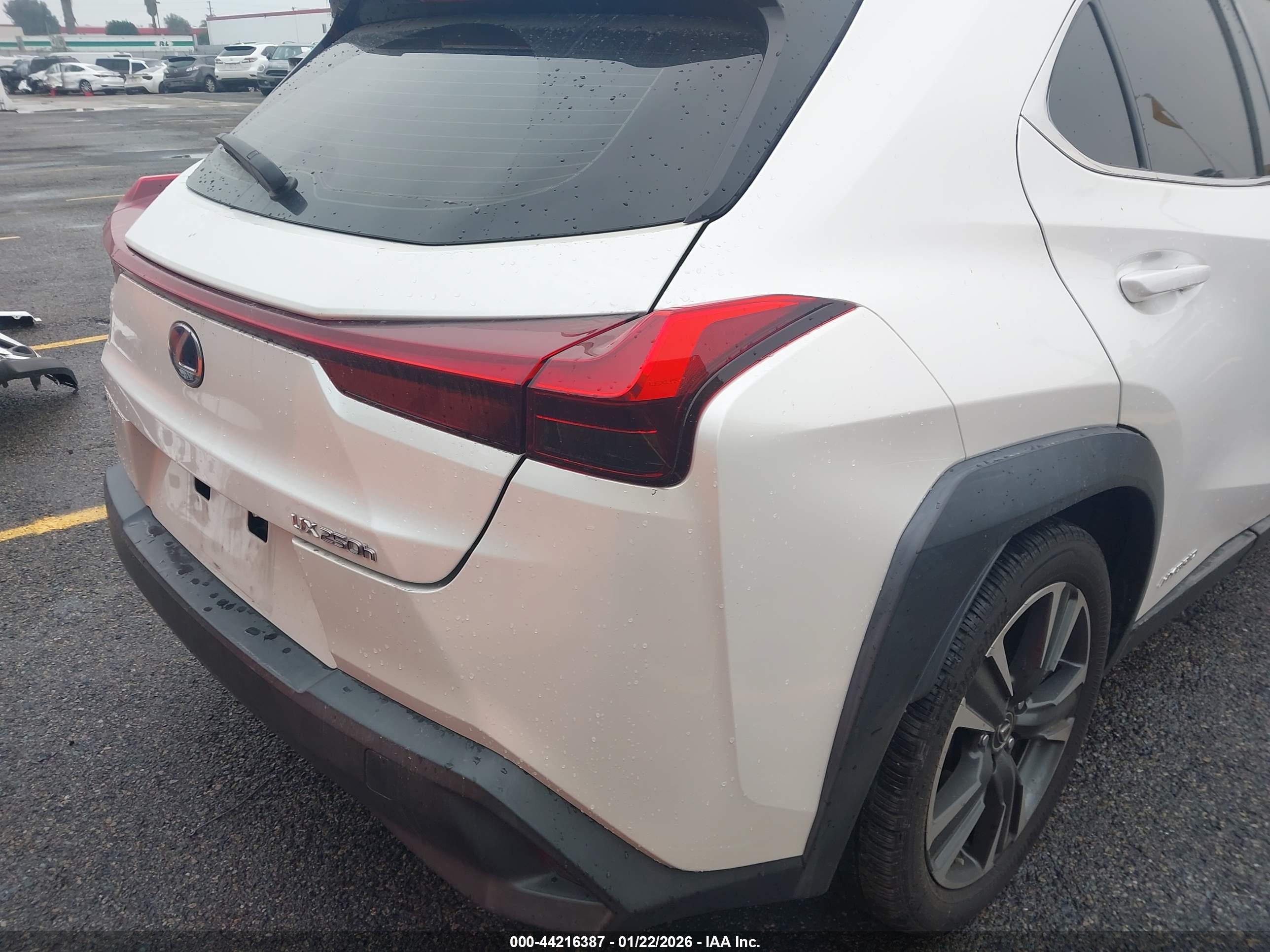 LEXUS UX image 4
