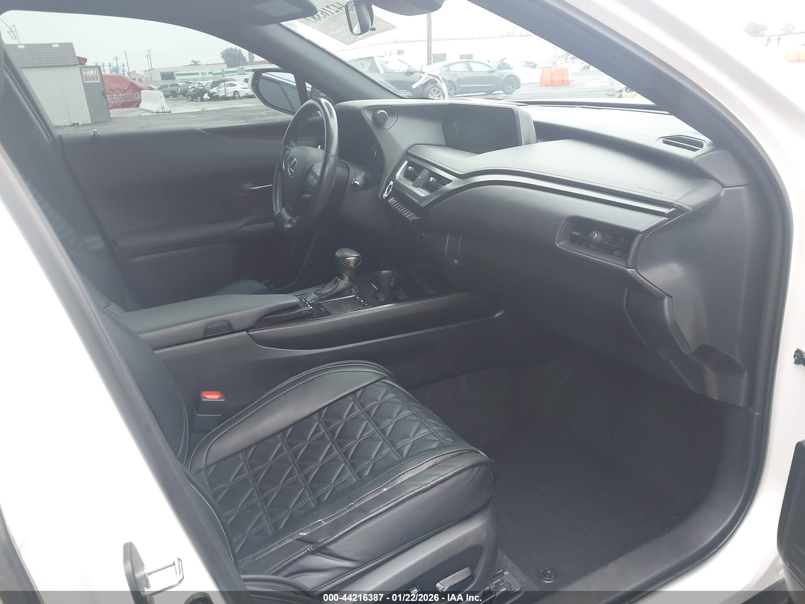 LEXUS UX image 5