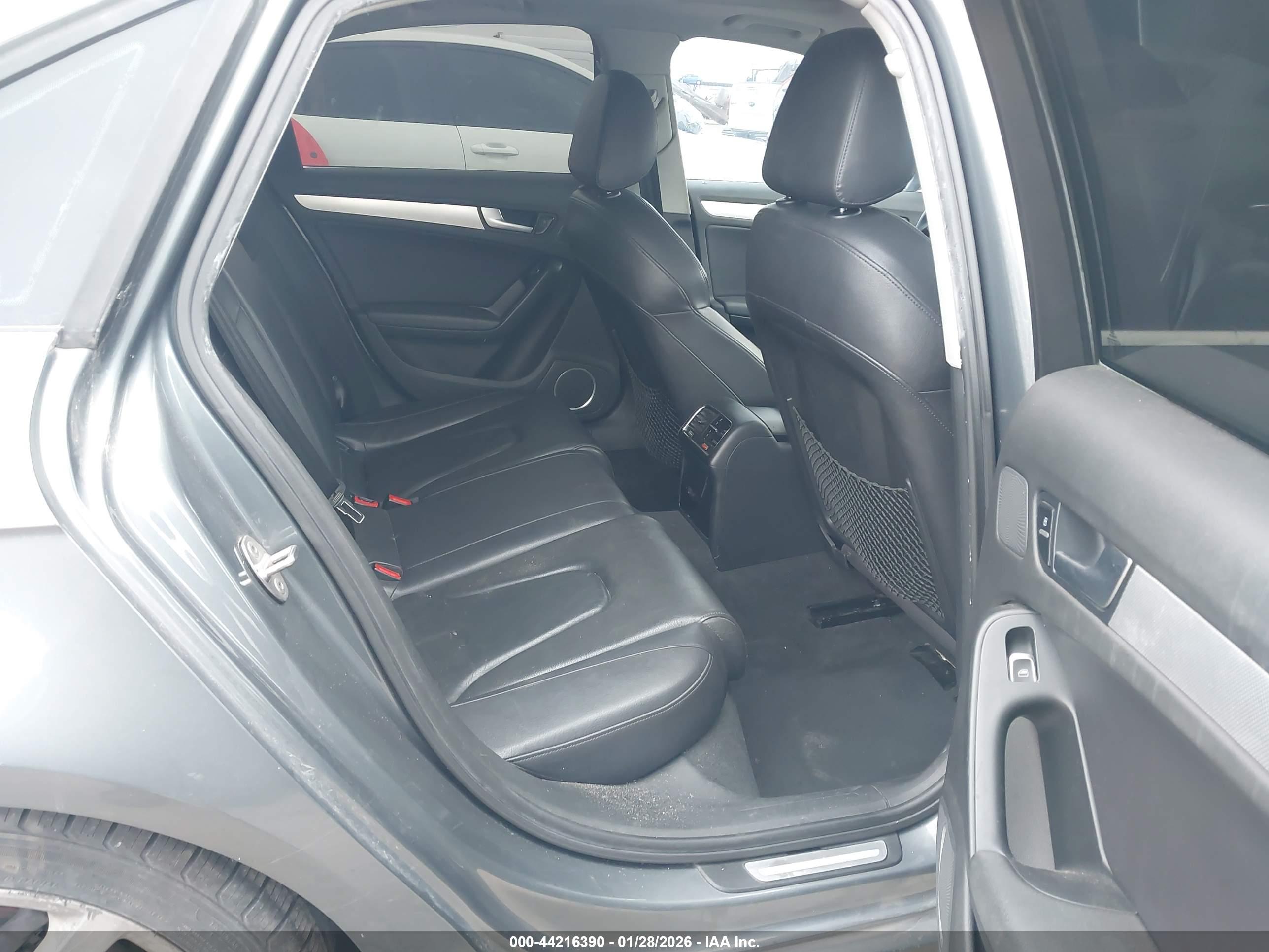 AUDI A4 image 8