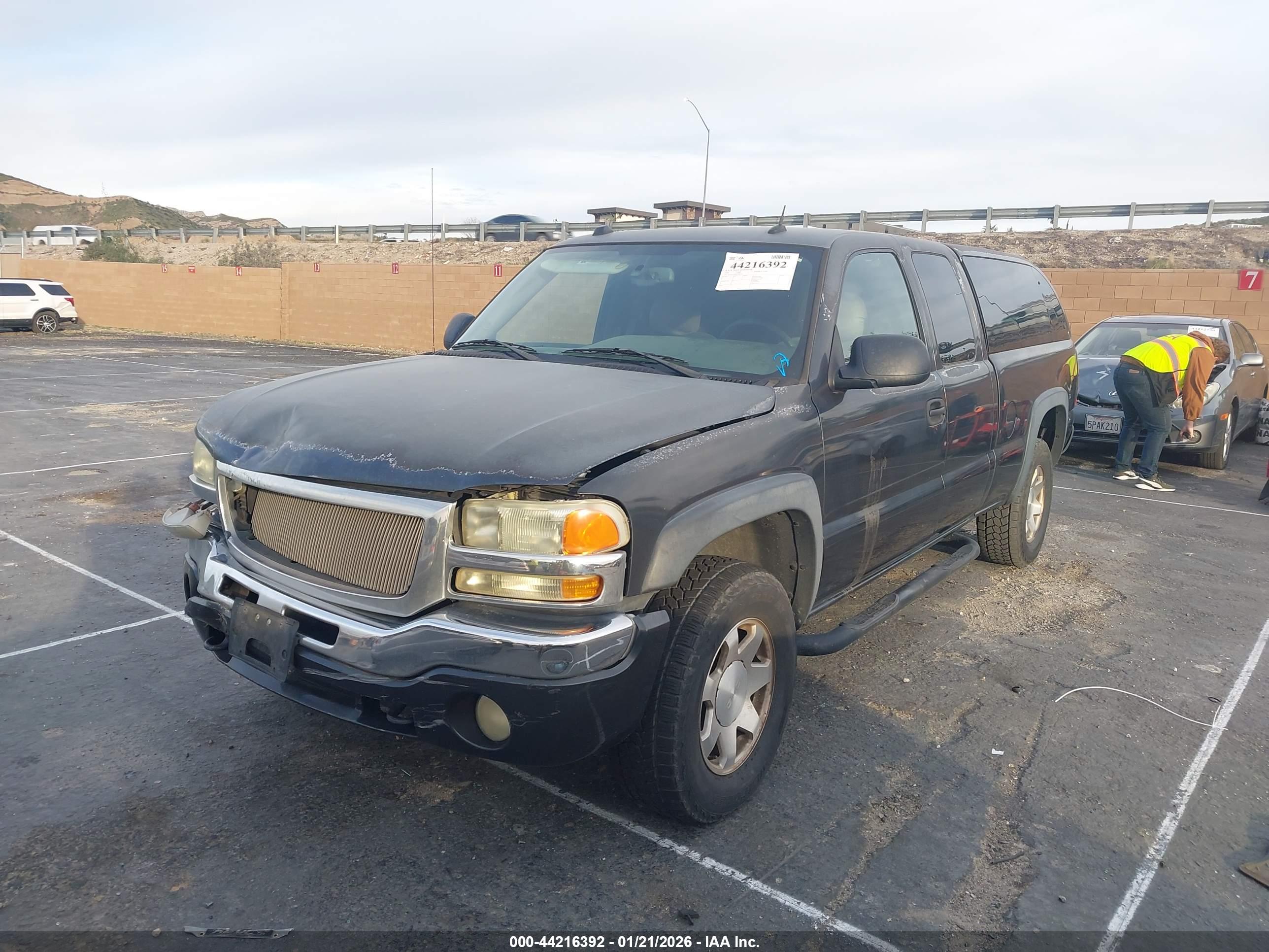 GMC SIERRA image 2
