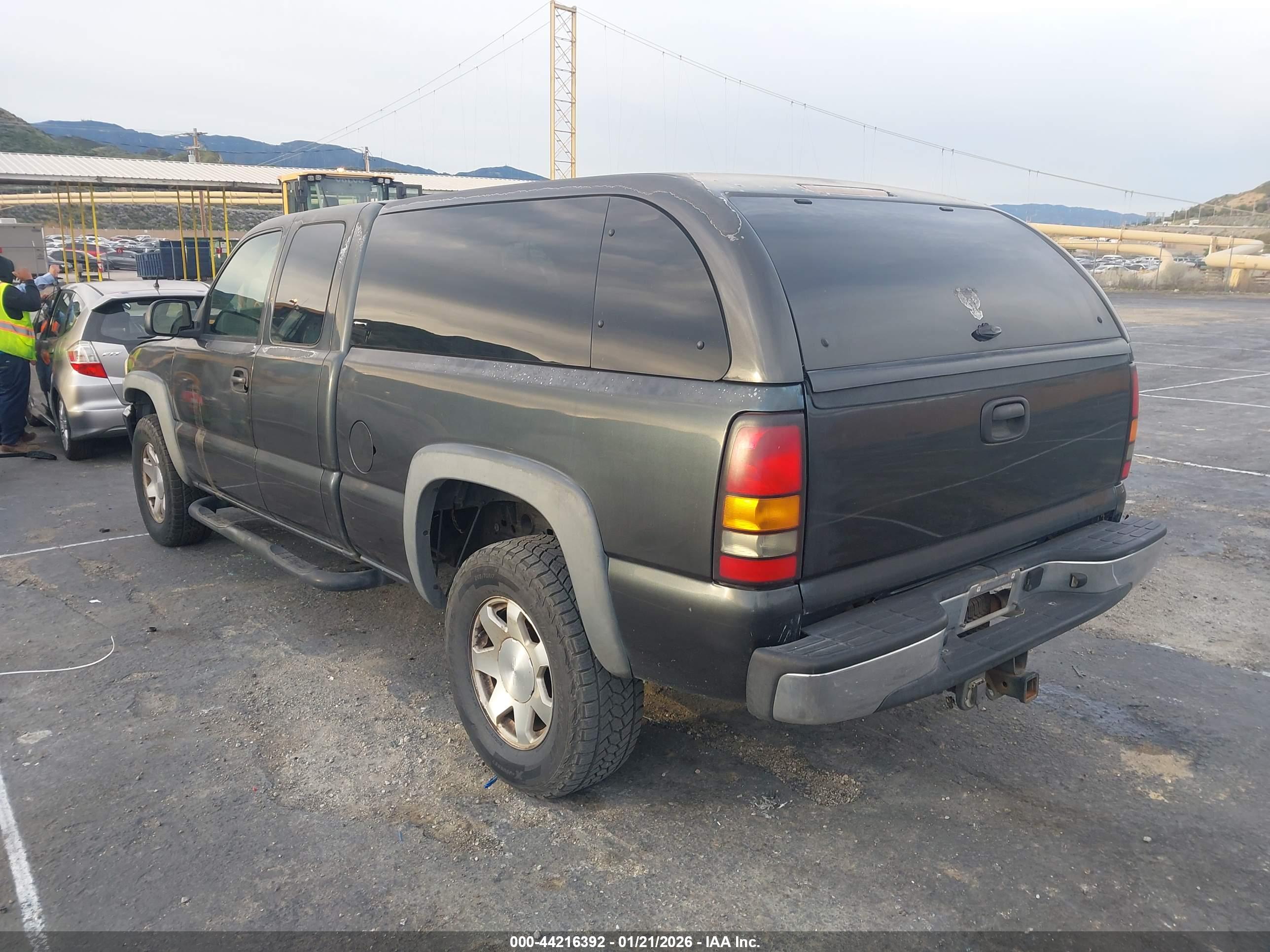 GMC SIERRA image 3