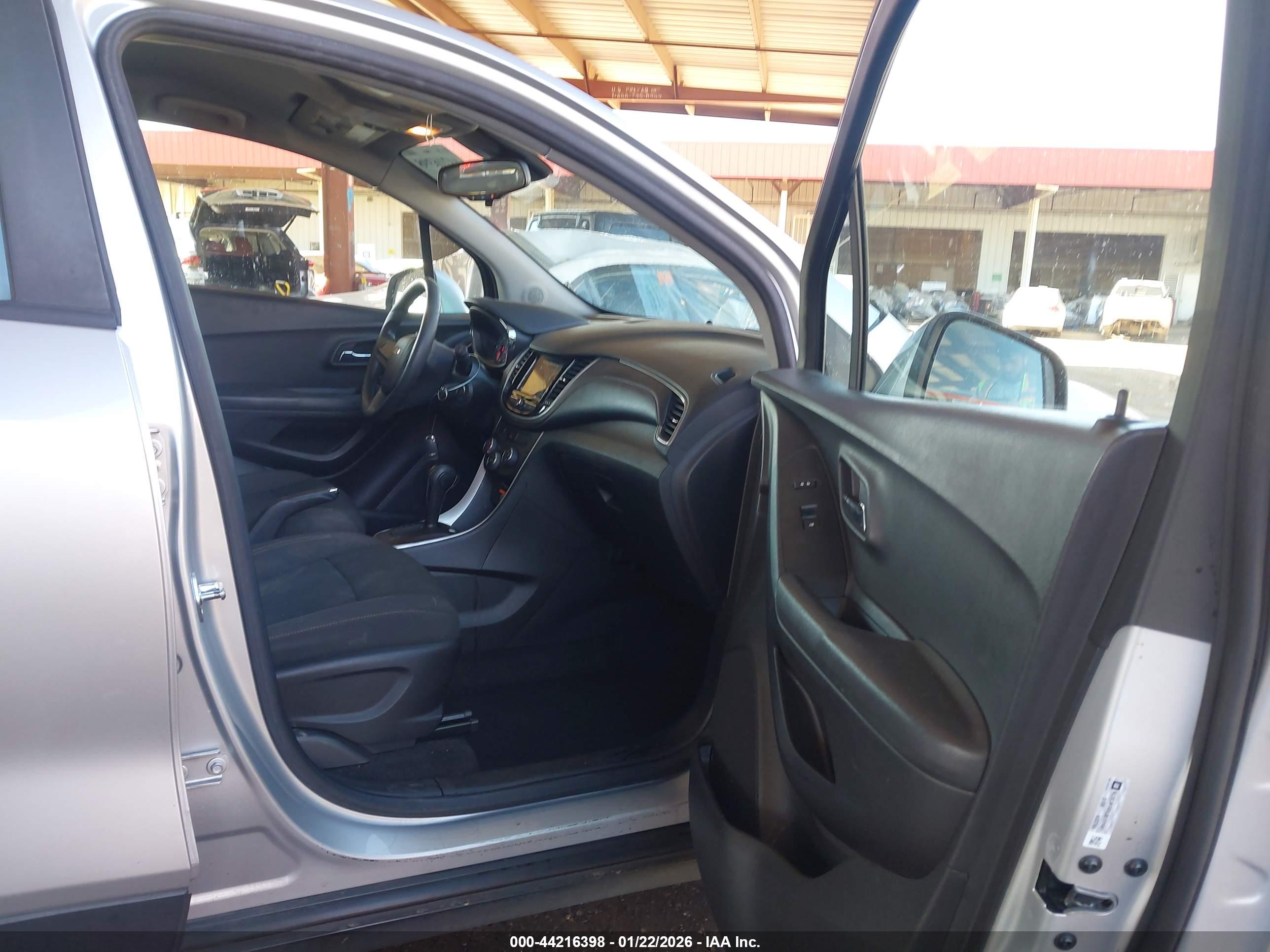 CHEVROLET TRAX image 5