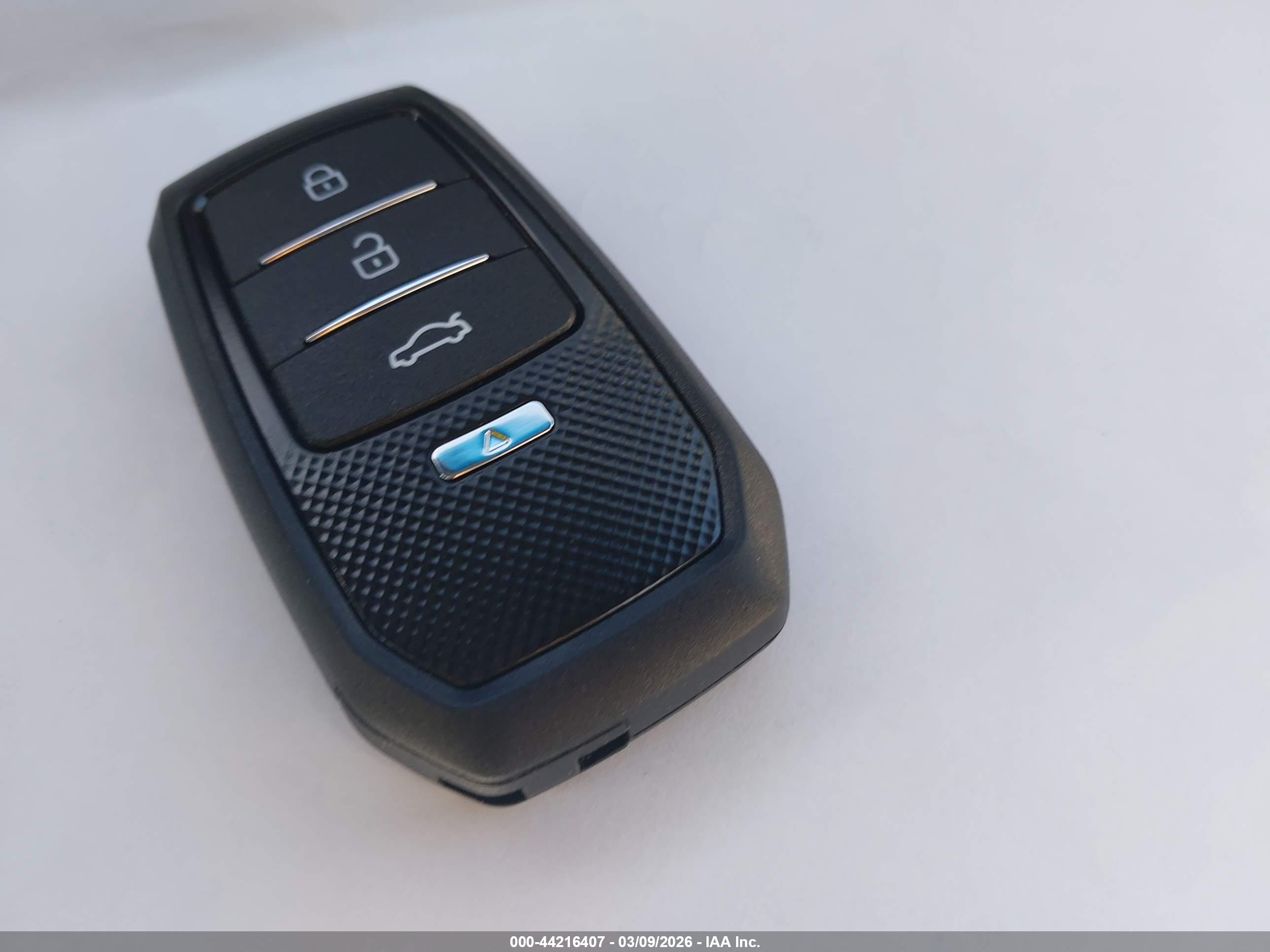 LEXUS IS image 11