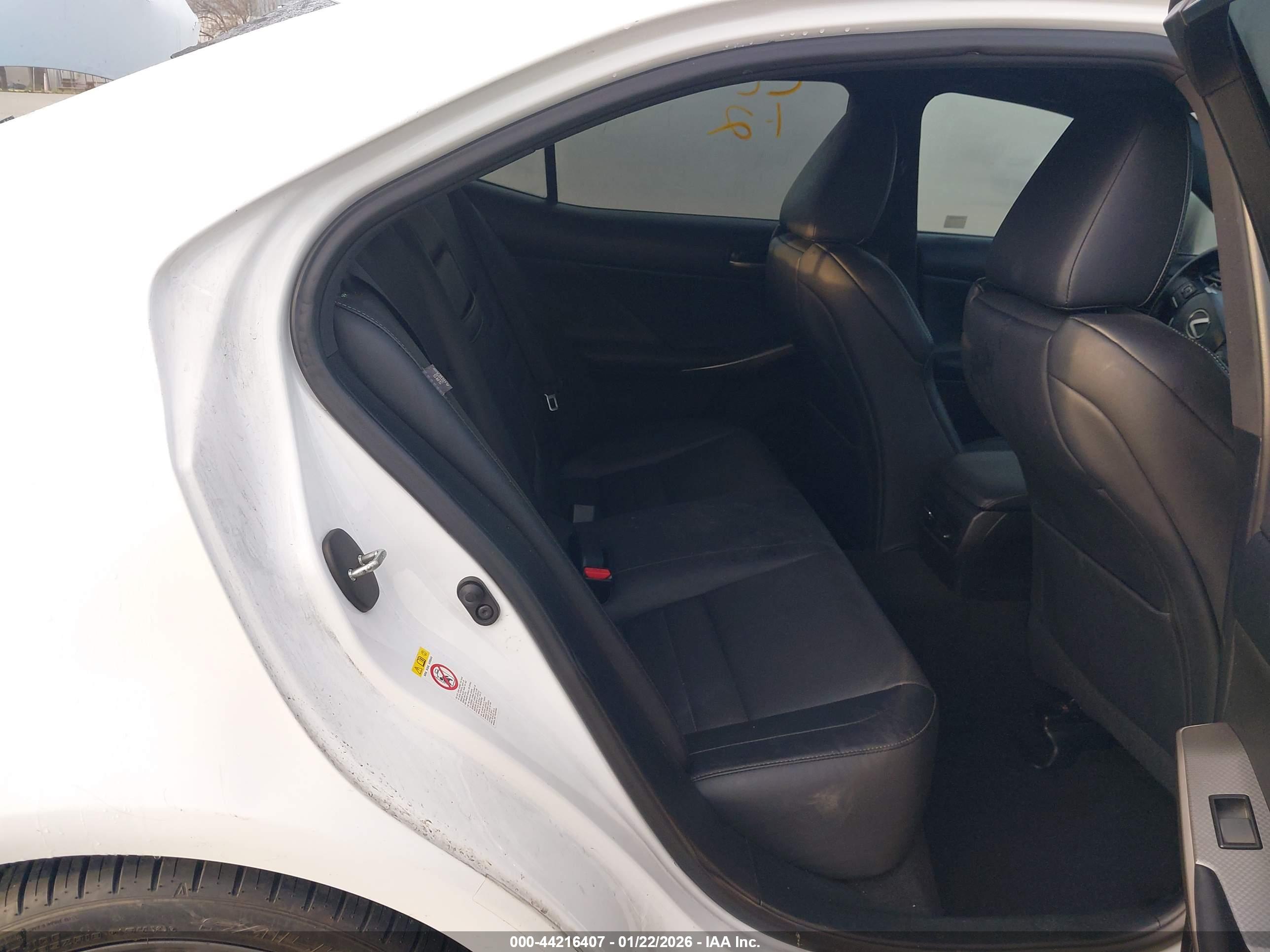 LEXUS IS image 8