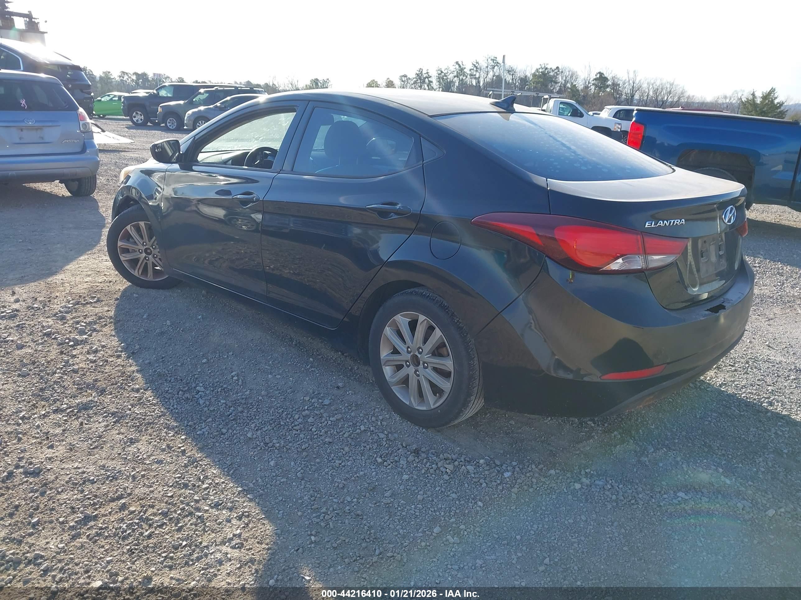 HYUNDAI ELANTRA image 3