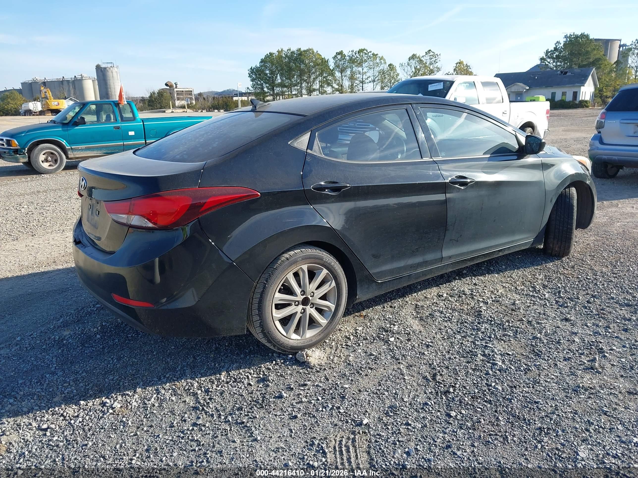 HYUNDAI ELANTRA image 4
