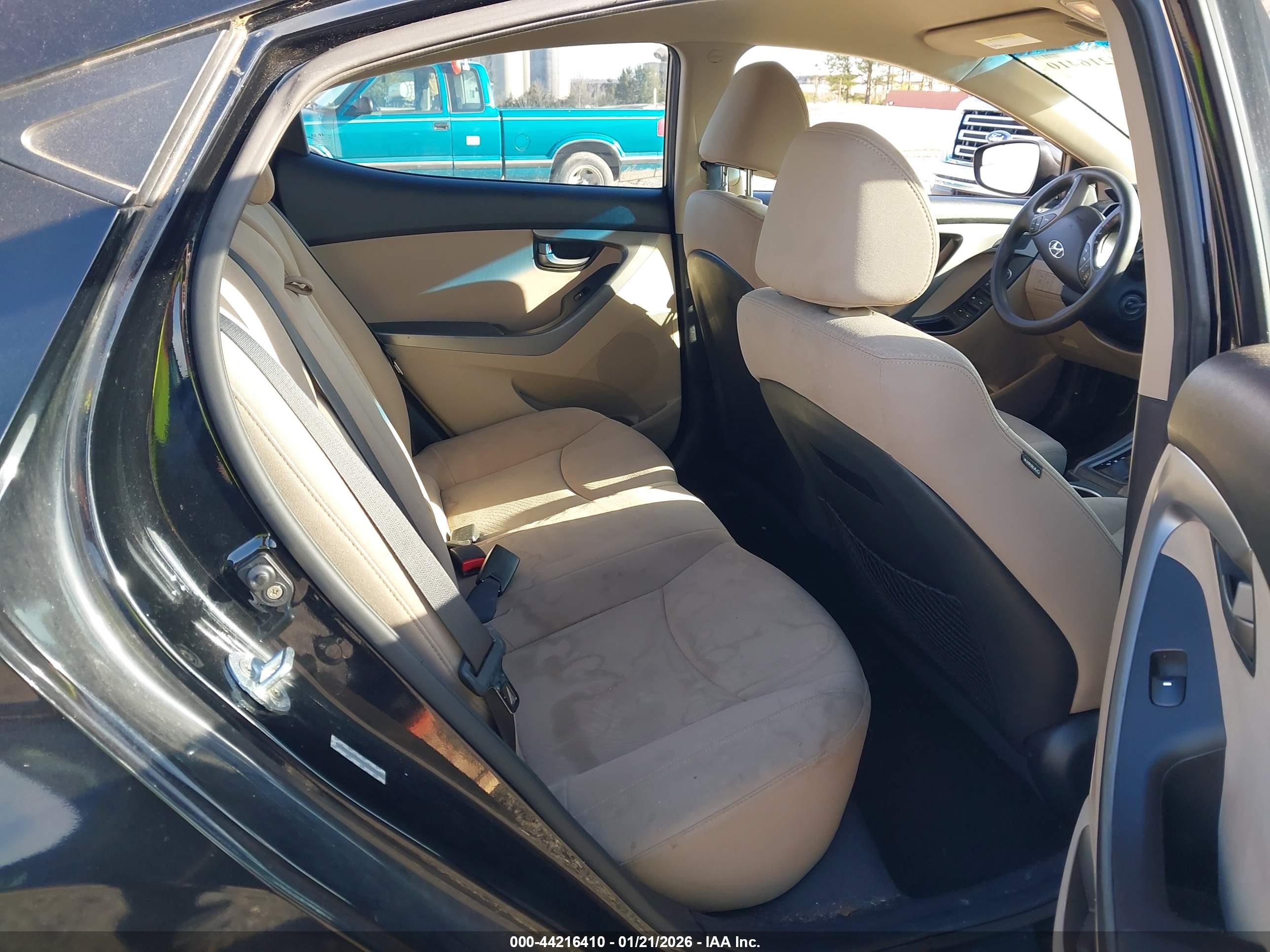 HYUNDAI ELANTRA image 8
